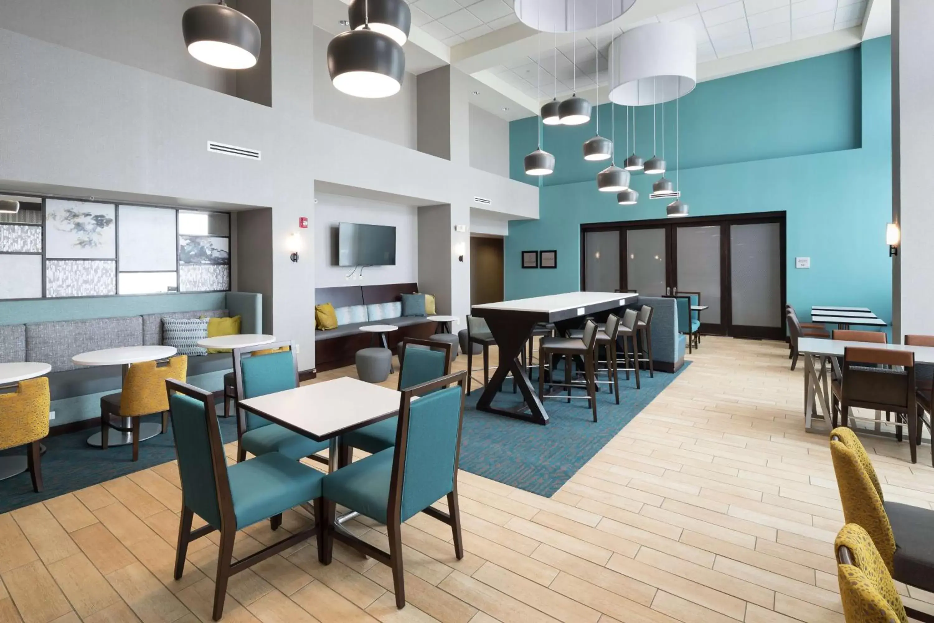 Dining area, Restaurant/Places to Eat in Hampton Inn & Suites Rochester-North