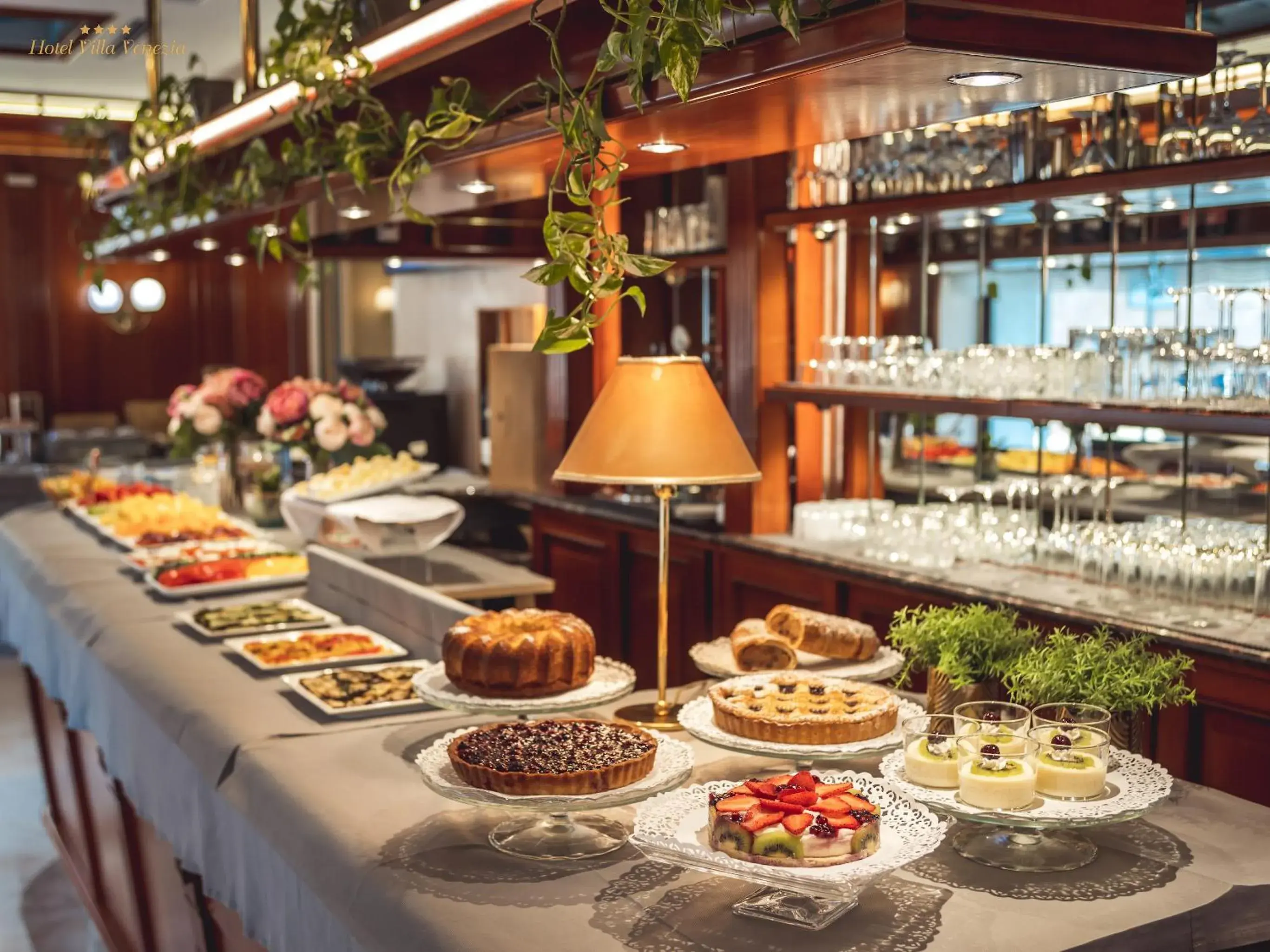 Buffet breakfast in Hotel Villa Venezia