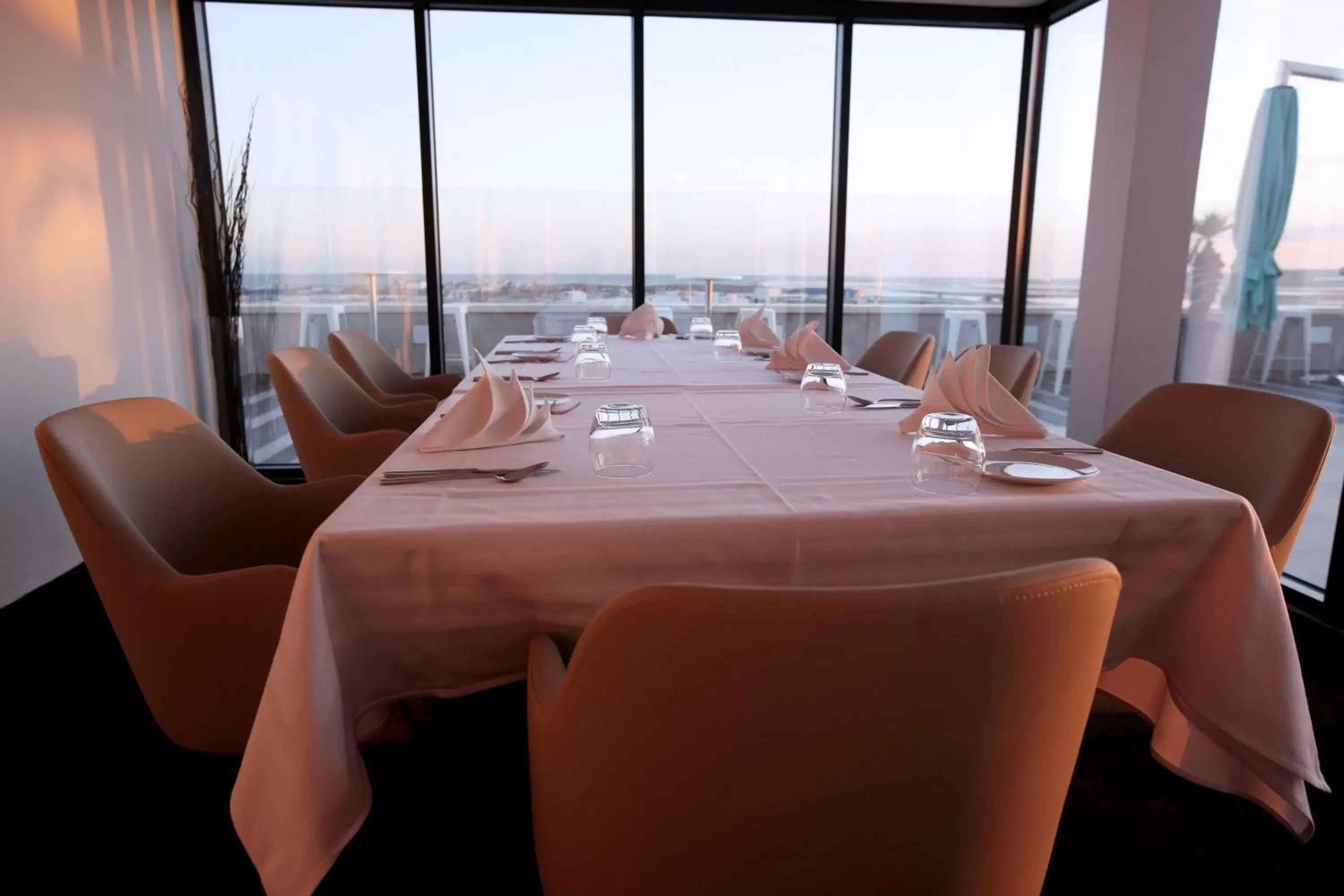 Restaurant/places to eat in Radisson Hotel Sfax Restaurant/places to eat in Radisson Hotel Sfax