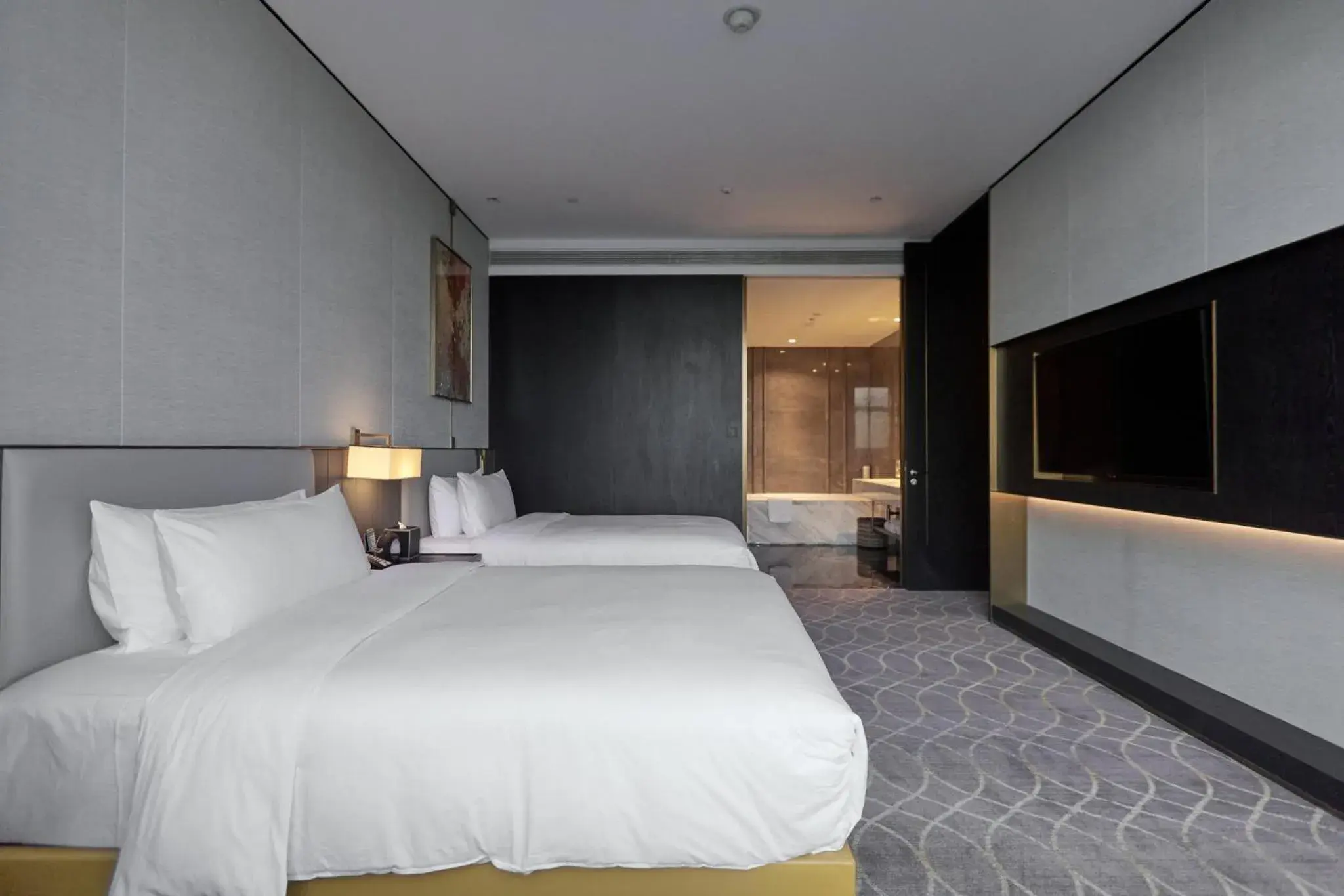Photo of the whole room, Bed in InterContinental Ningbo, an IHG Hotel