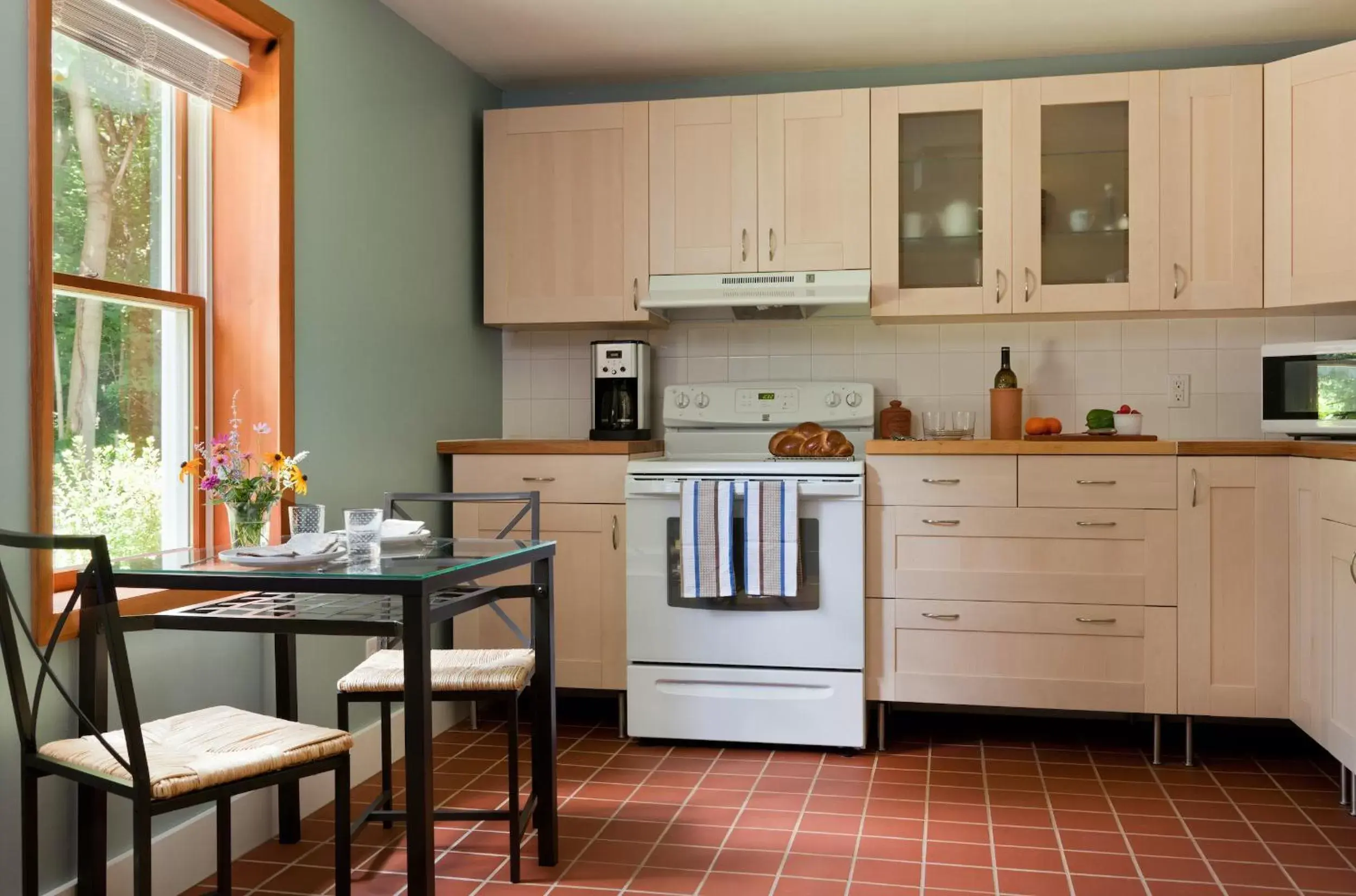 Kitchen or kitchenette, Kitchen/Kitchenette in Brampton Bed and Breakfast Inn