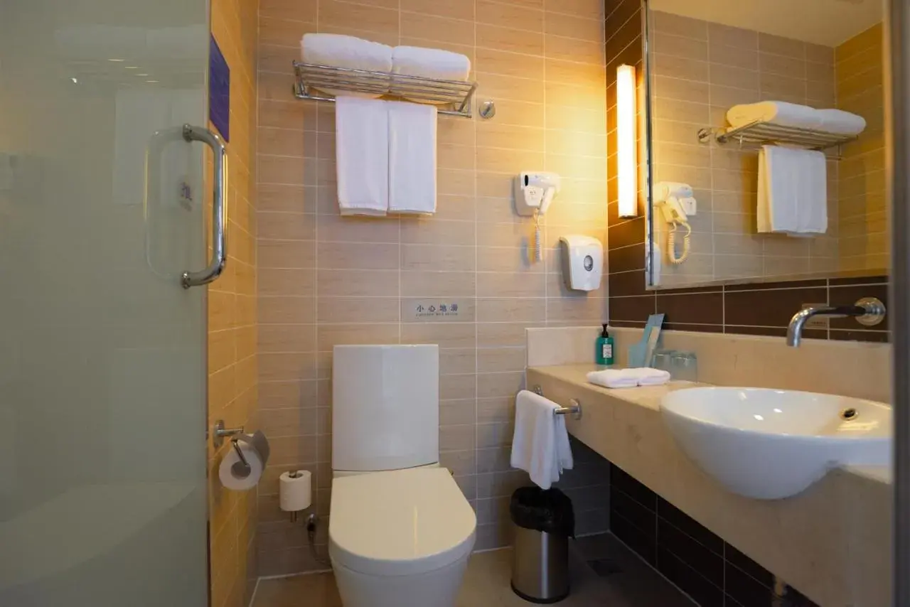 Bathroom in Holiday Inn Express Nantong Xinghu, an IHG Hotel