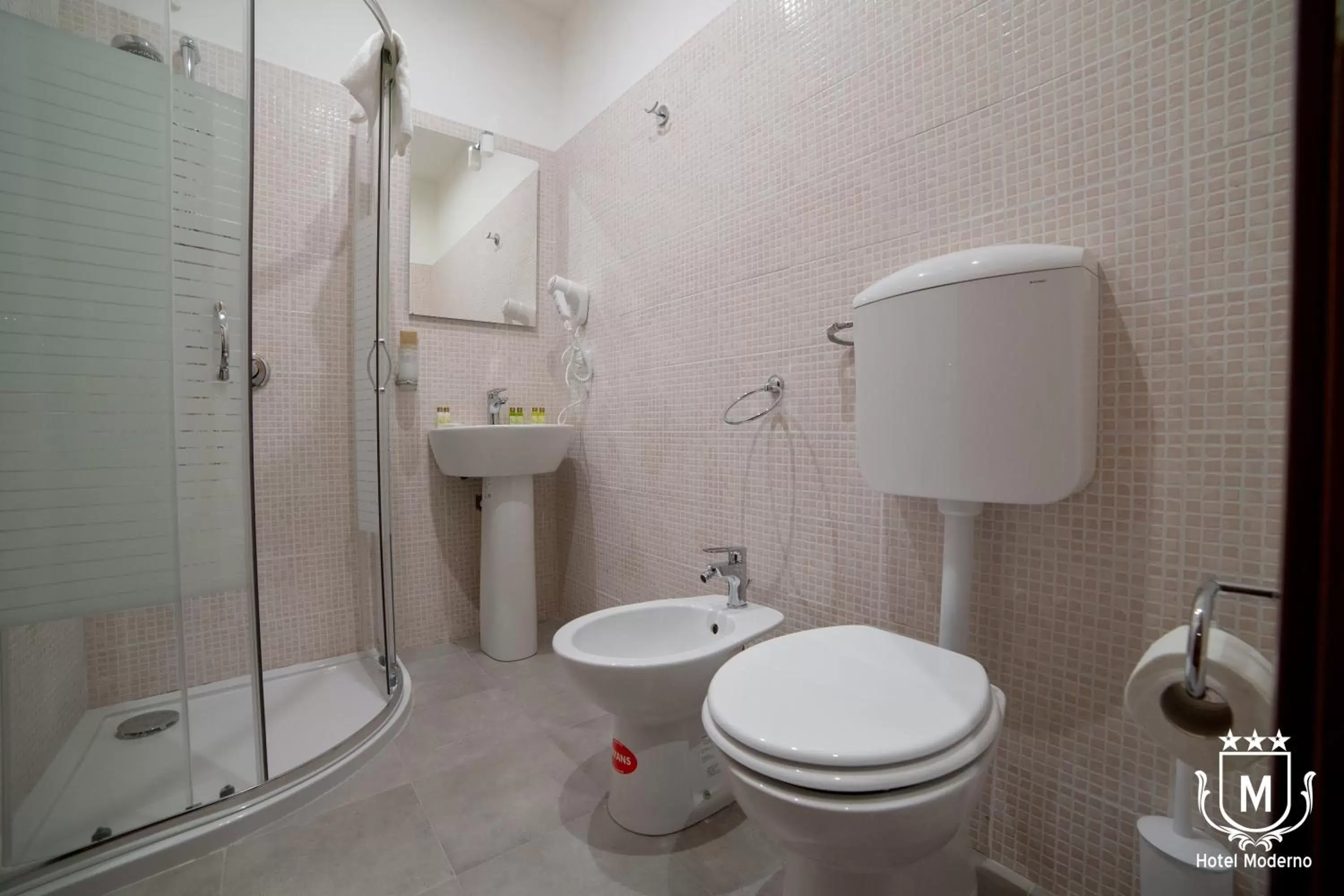 Toilet, Bathroom in Hotel Moderno