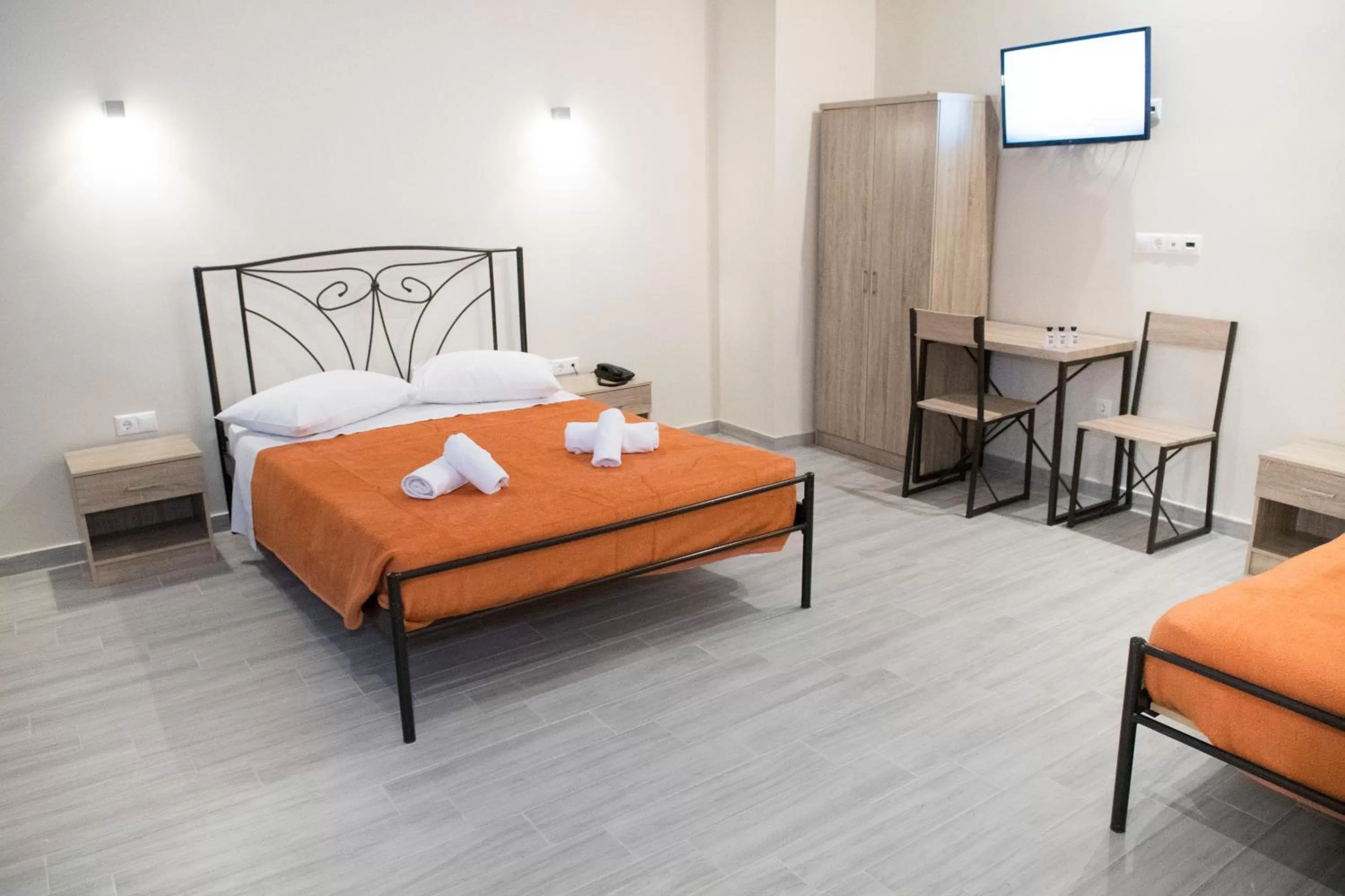 Photo of the whole room, Bed in Athens Psiri Hotel