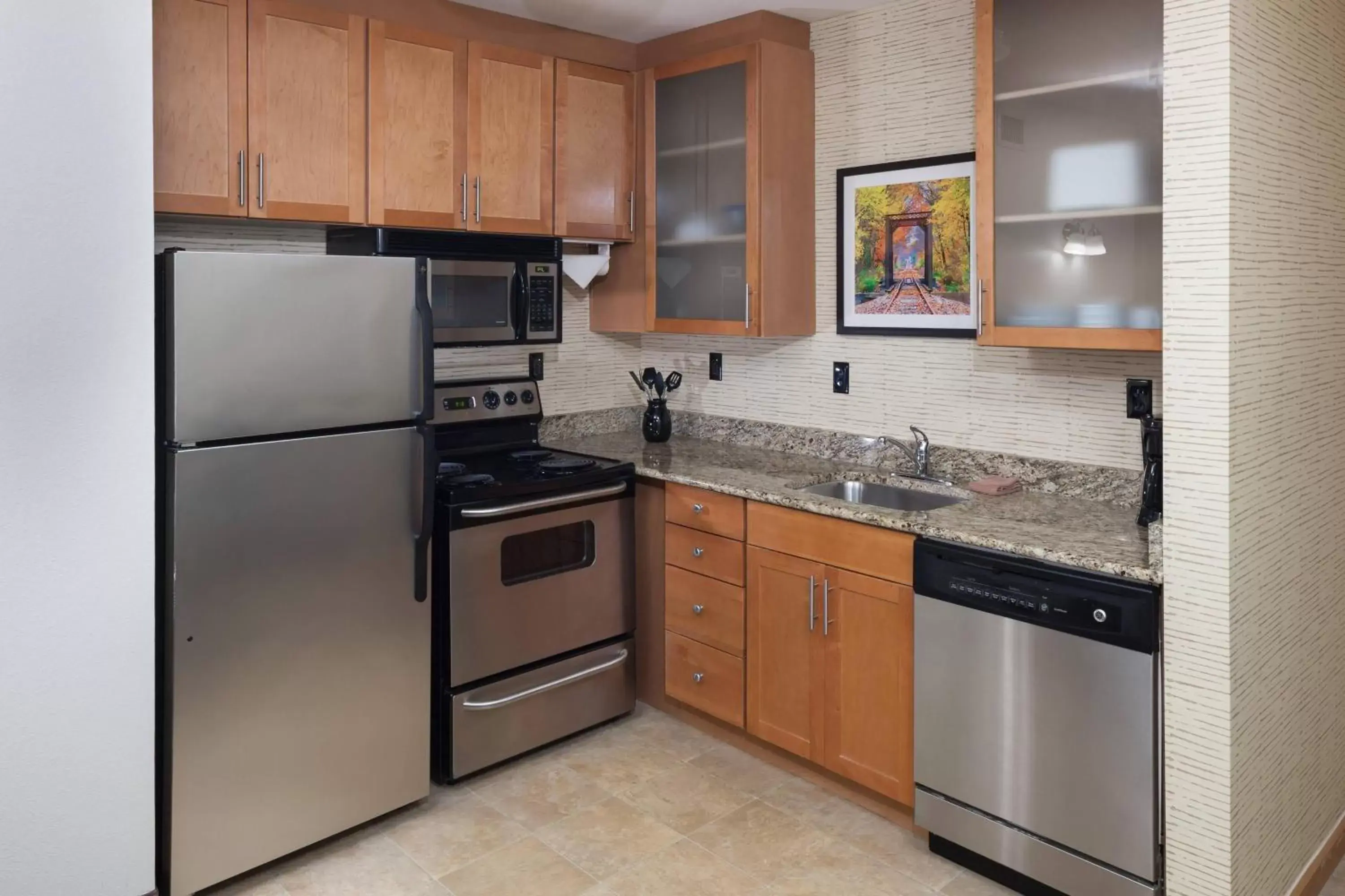 Bedroom, Kitchen/Kitchenette in Residence Inn South Bend Mishawaka