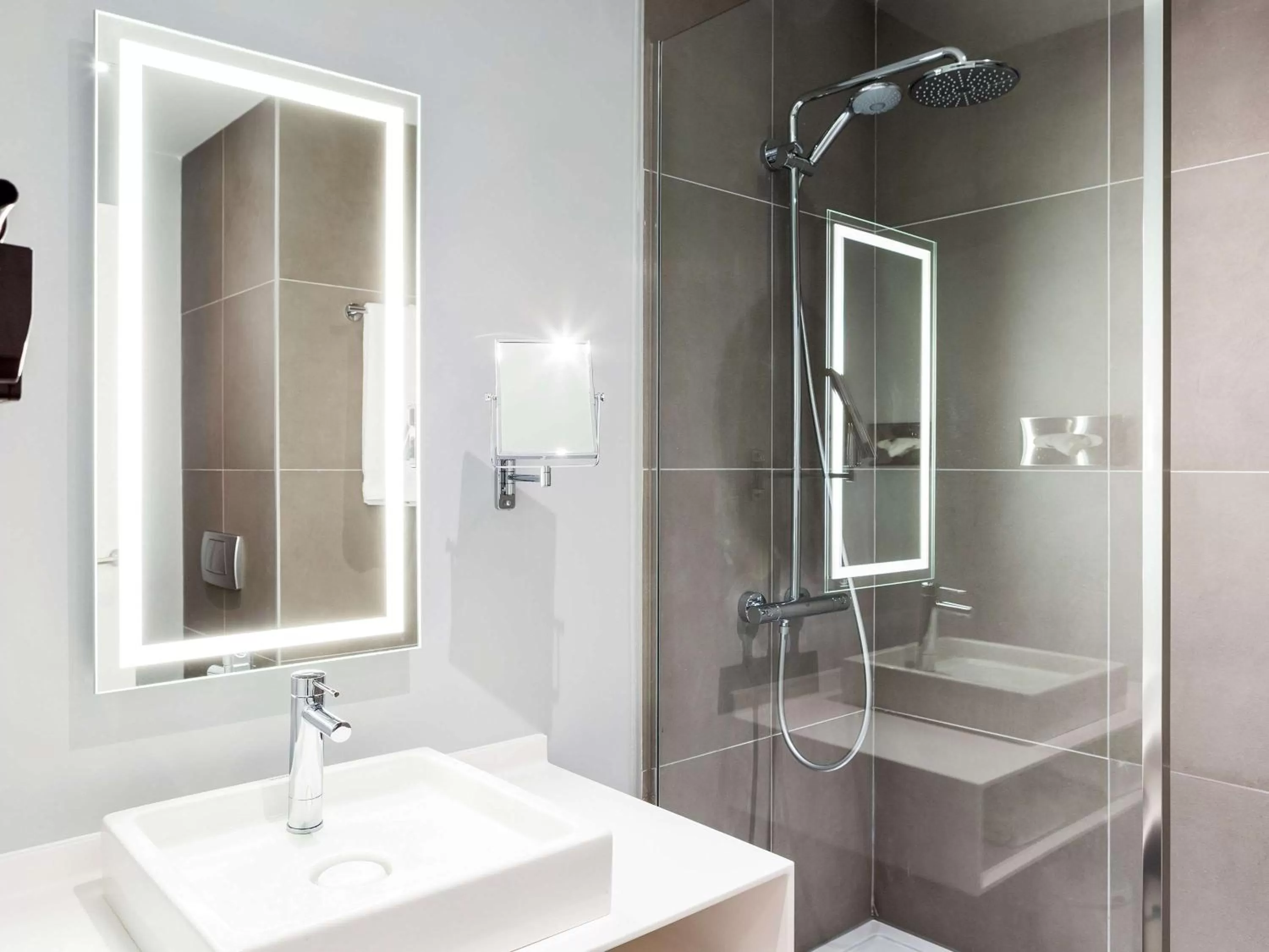 Photo of the whole room in Novotel Campo De Las Naciones