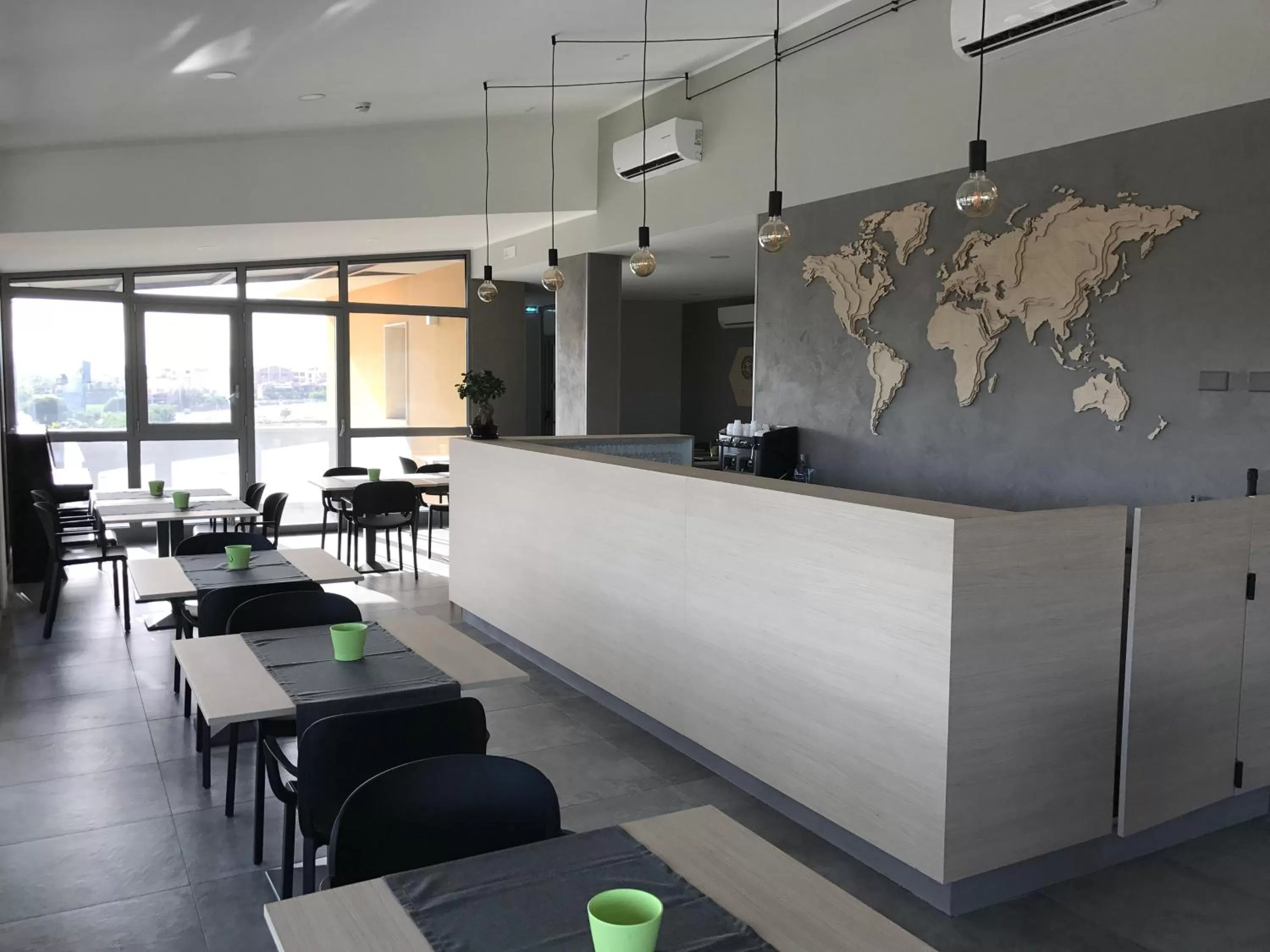 Restaurant/places to eat in Erasmus Hotel