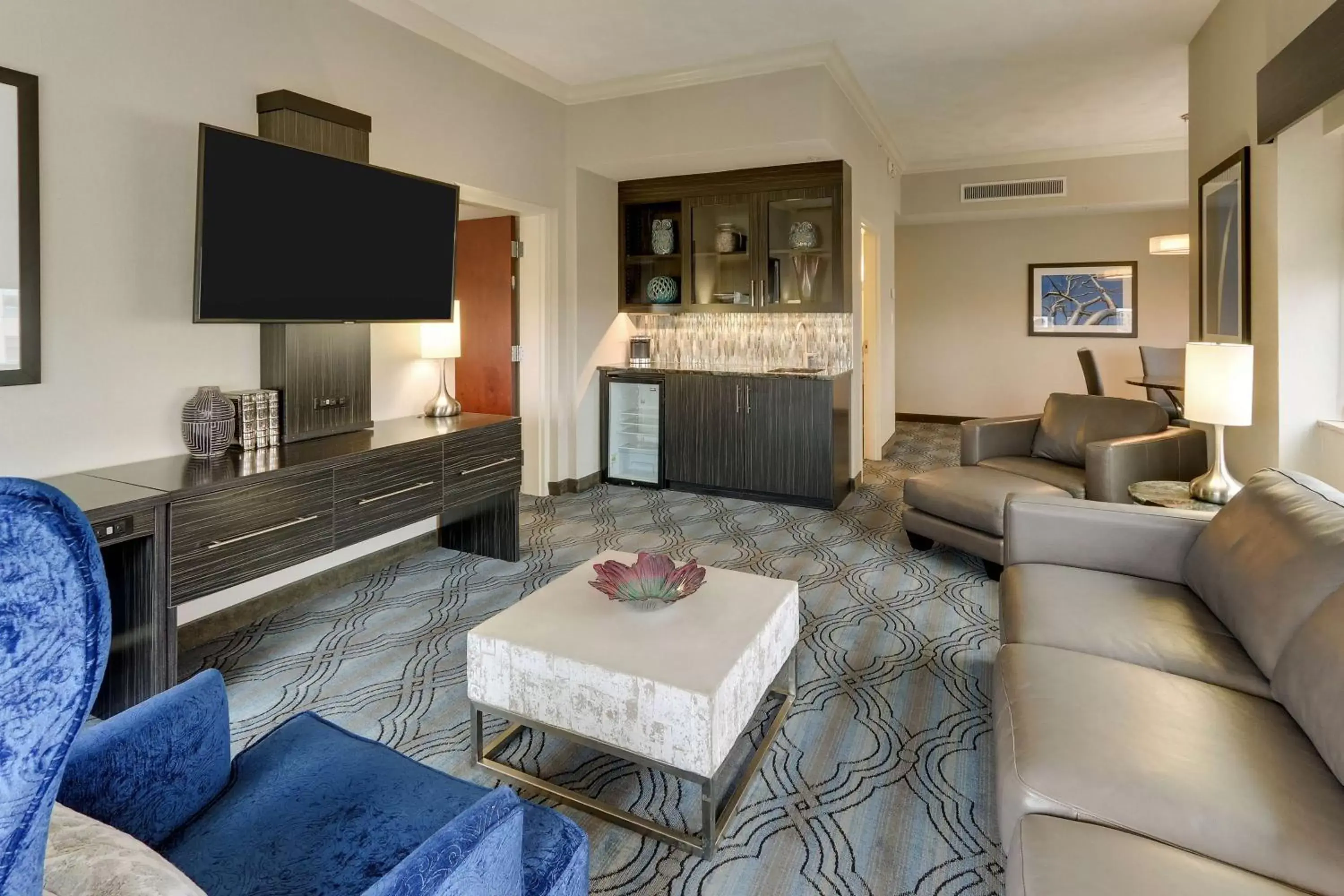 King Suite in DoubleTree by Hilton St. Louis Forest Park King Suite in DoubleTree by Hilton St. Louis Forest Park