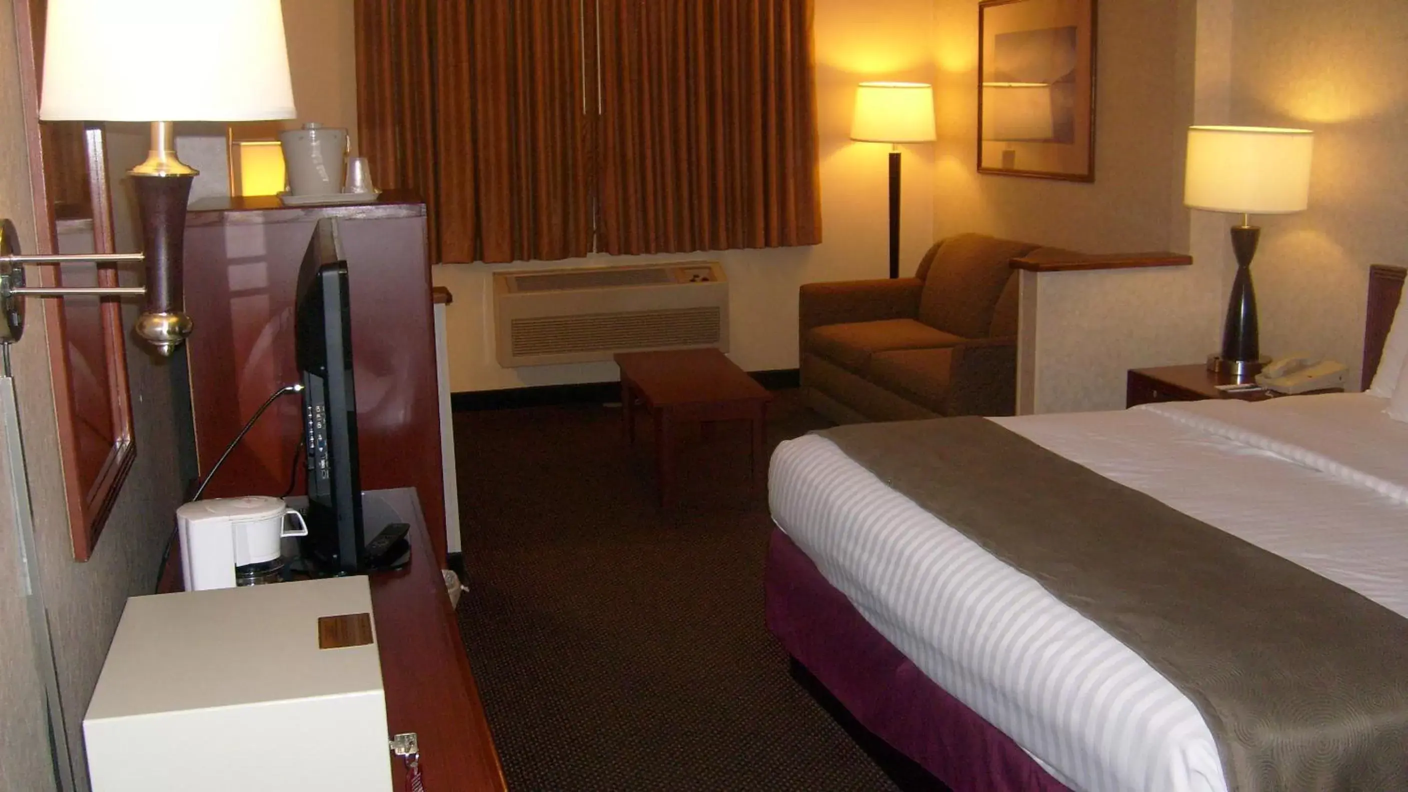 Photo of the whole room in Baymont by Wyndham Golden/Red Rocks Photo of the whole room in Baymont by Wyndham Golden/Red Rocks