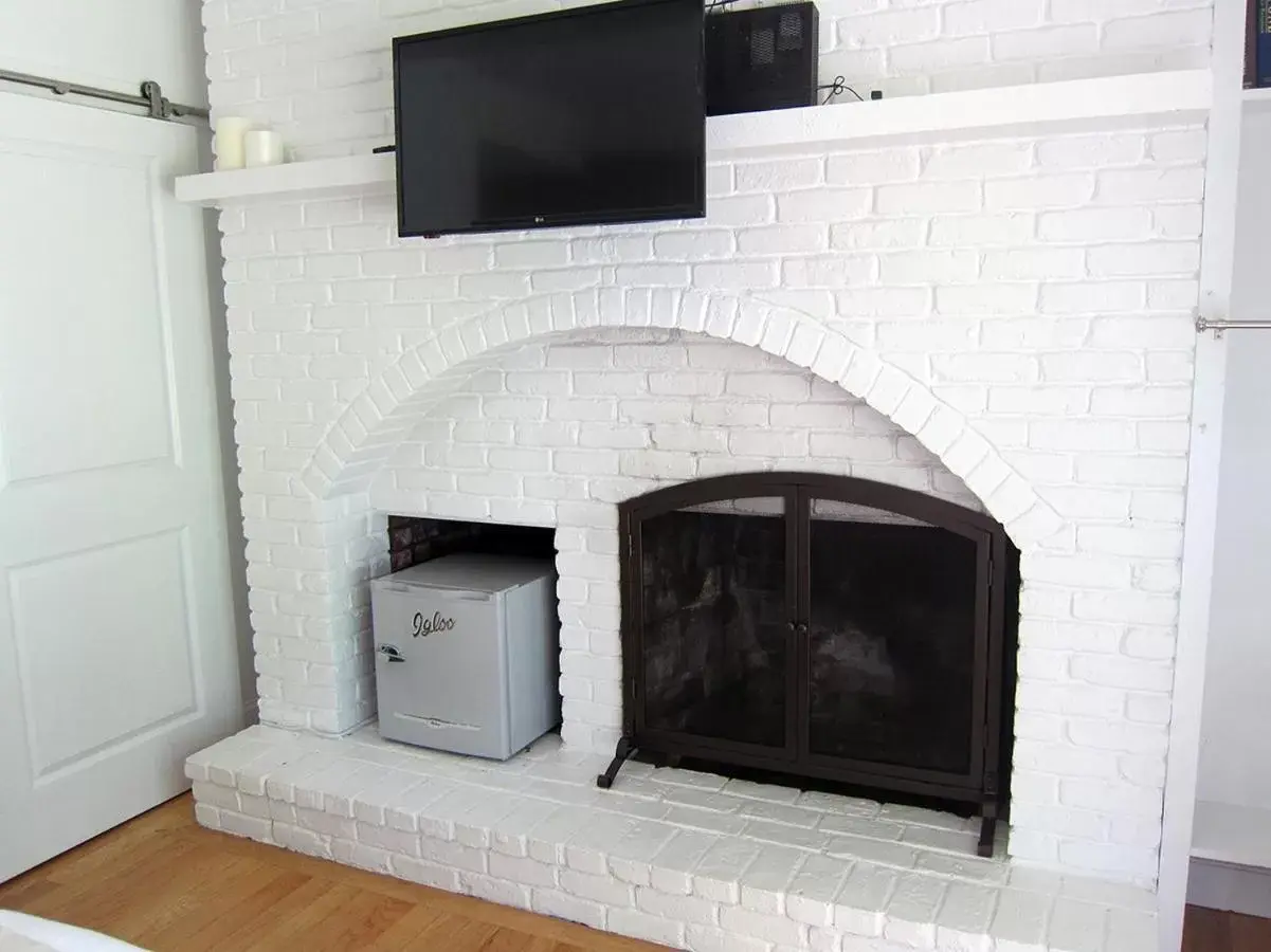 Decorative detail, TV/Entertainment Center in The Hotel Marblehead