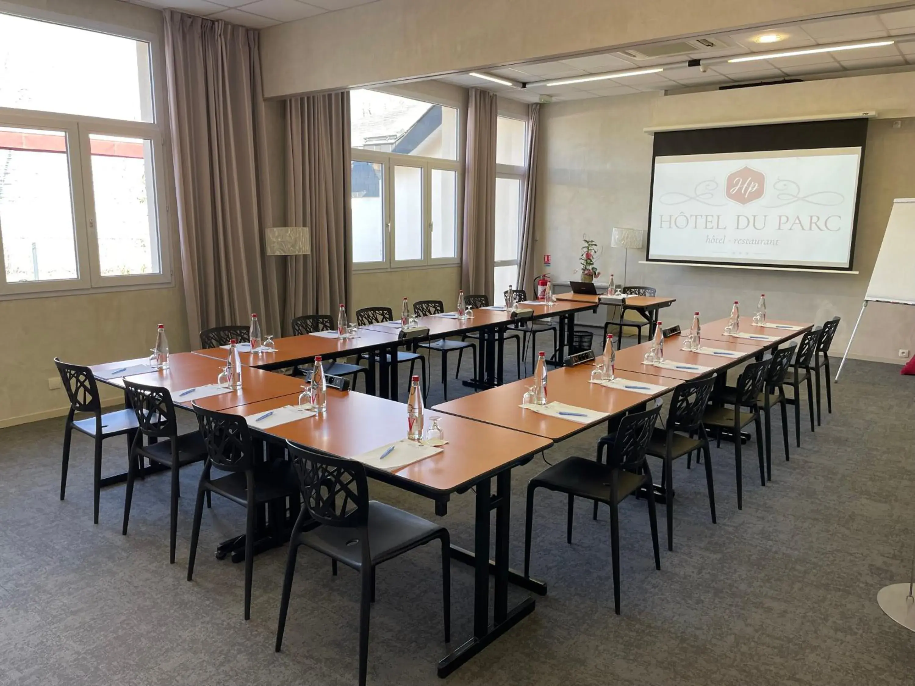 Meeting/conference room in Hotel Restaurant Du Parc Saumur Logis Elégance