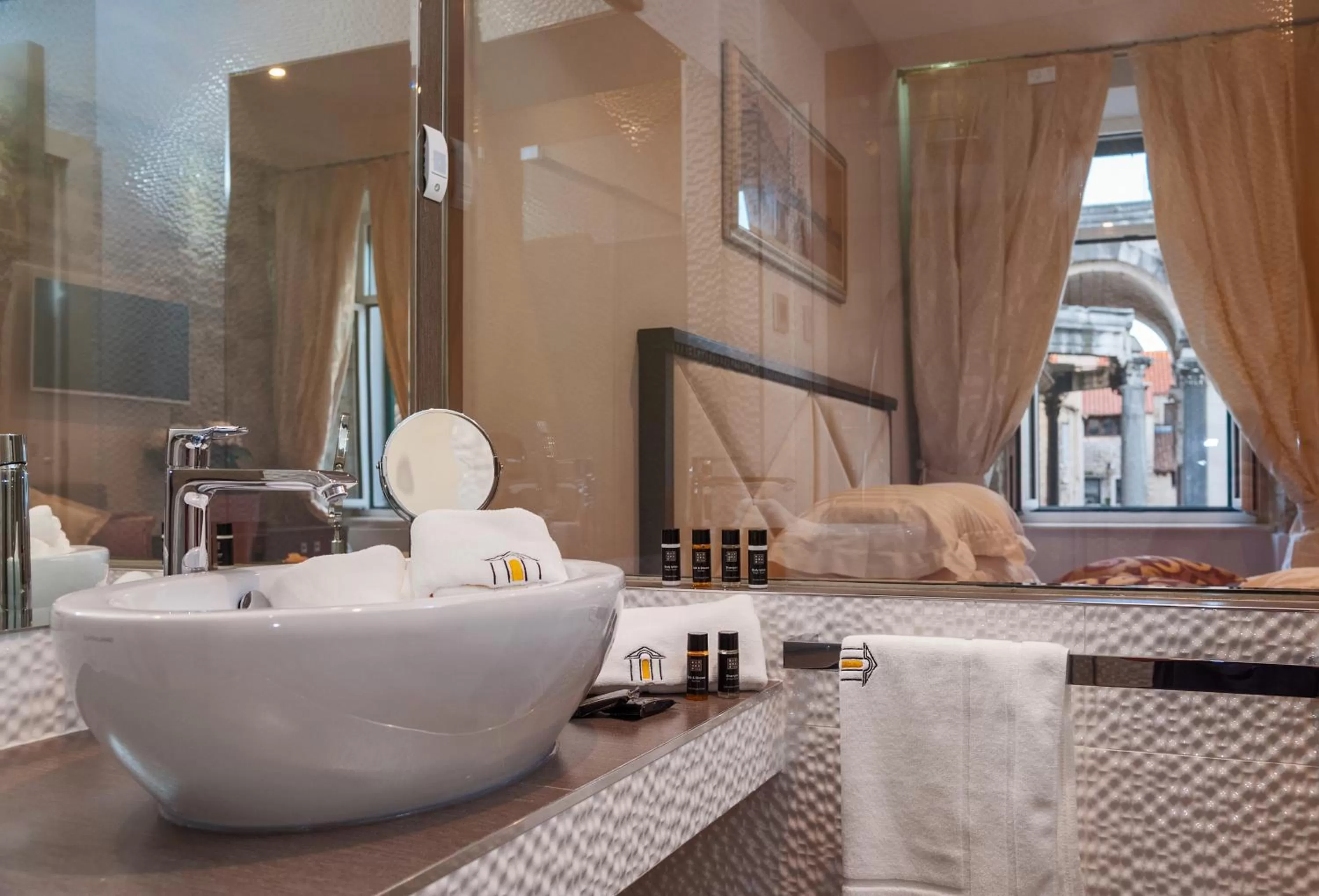 Shower in Heritage Hotel Antique Split