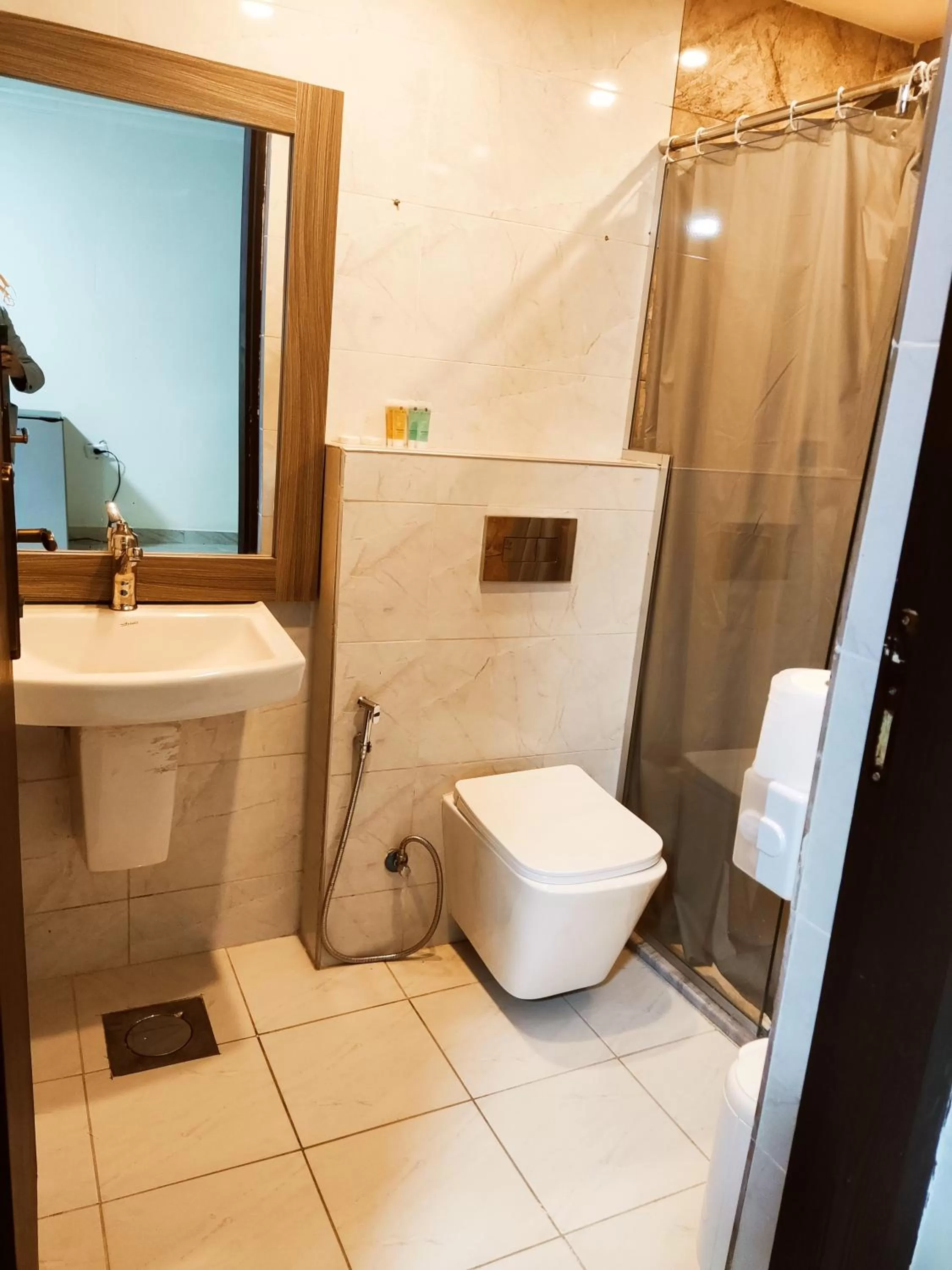 Shower in Golden Plaza Hotel