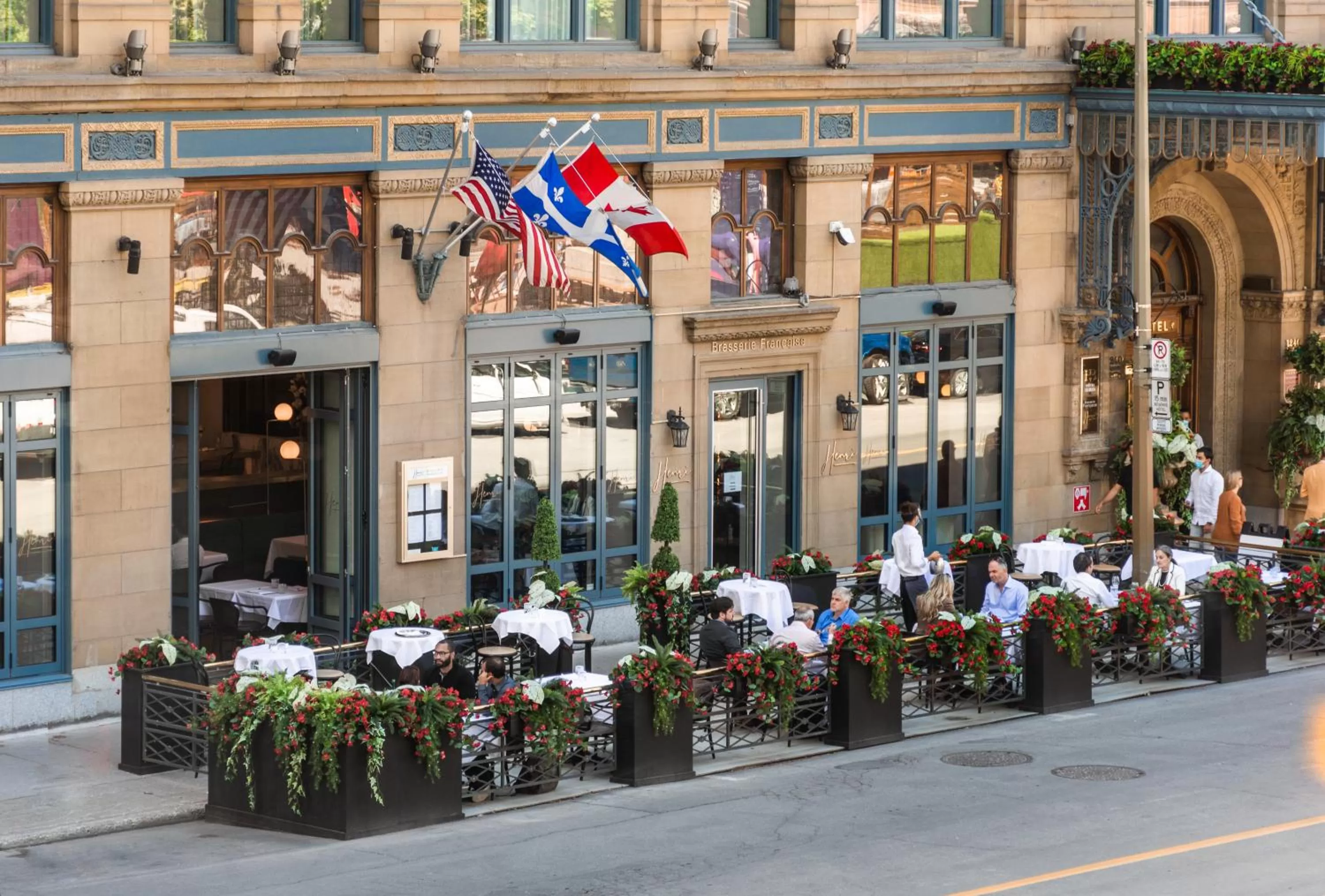 Restaurant/places to eat in Hôtel Birks Montréal
