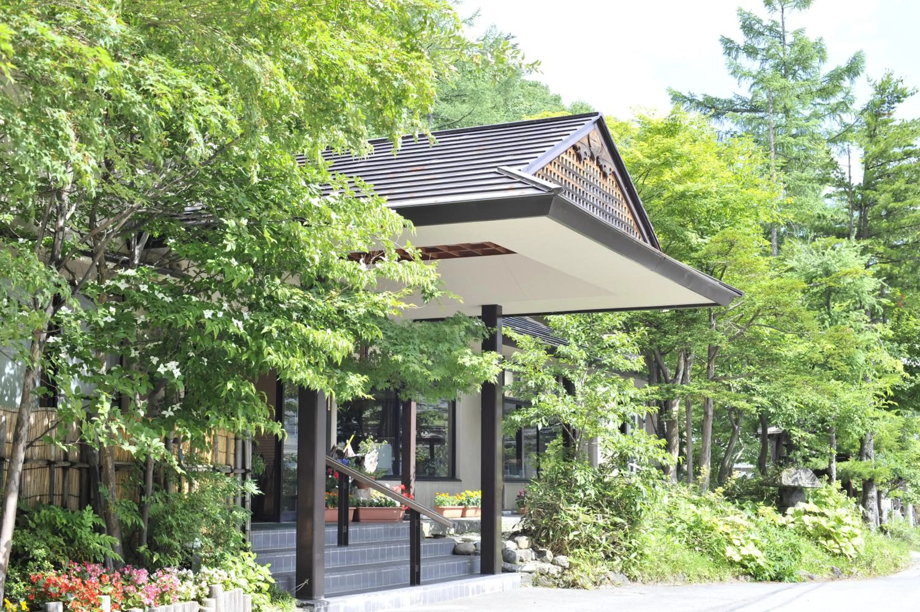 Property building in Yumoto Itaya