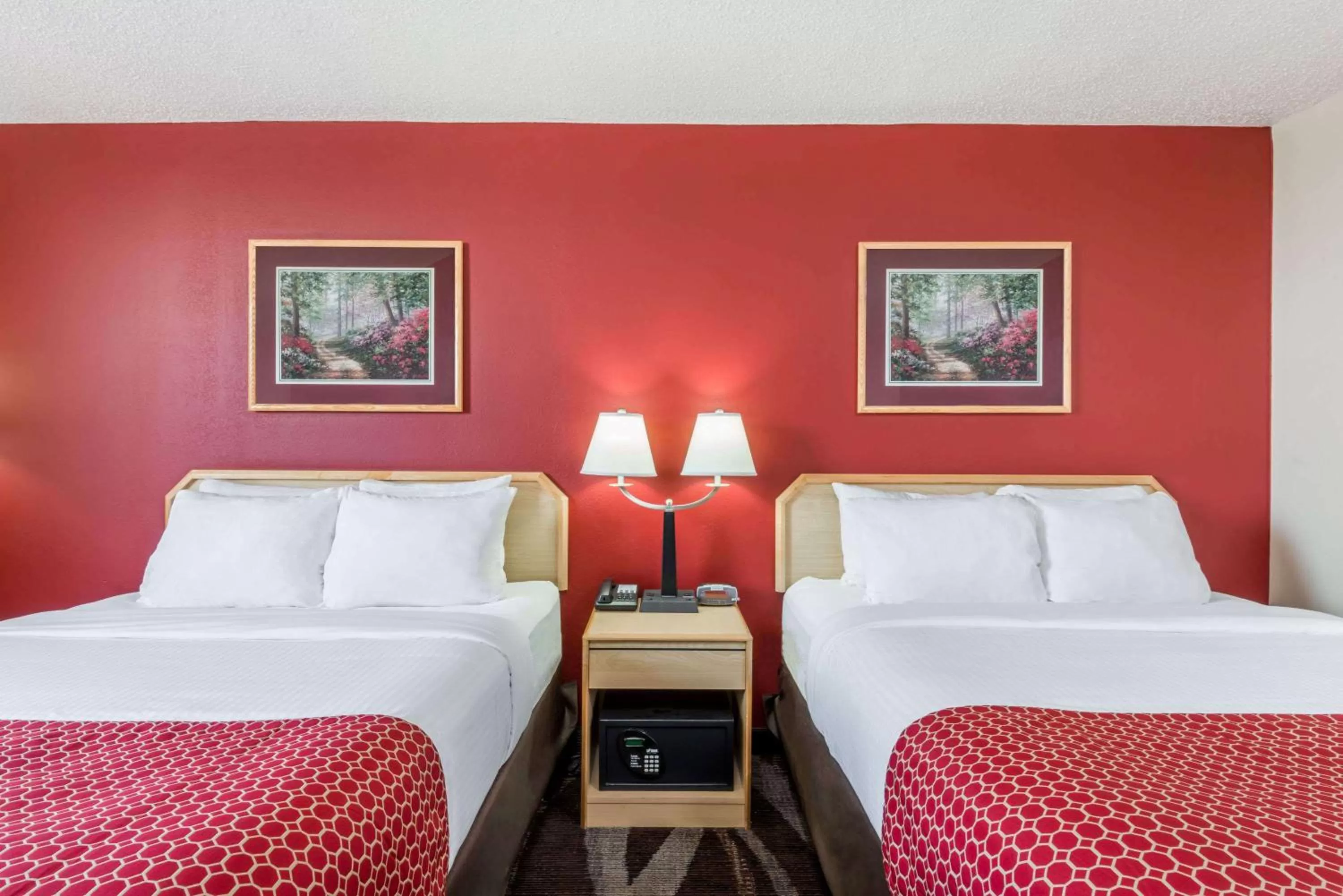 Photo of the whole room, Bed in Days Inn by Wyndham Gillette