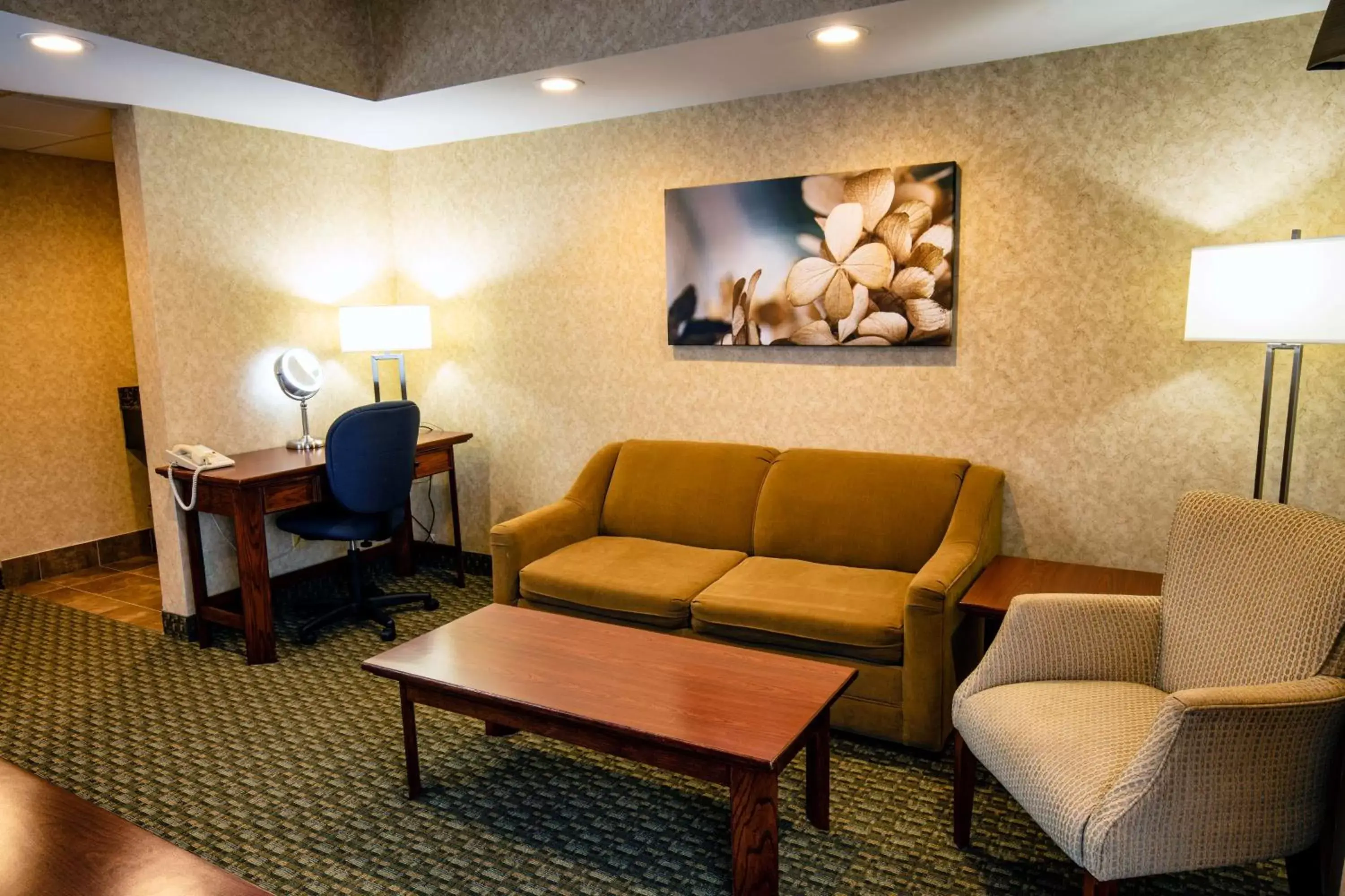 Photo of the whole room, Seating Area in Best Western Voyageur Place Hotel