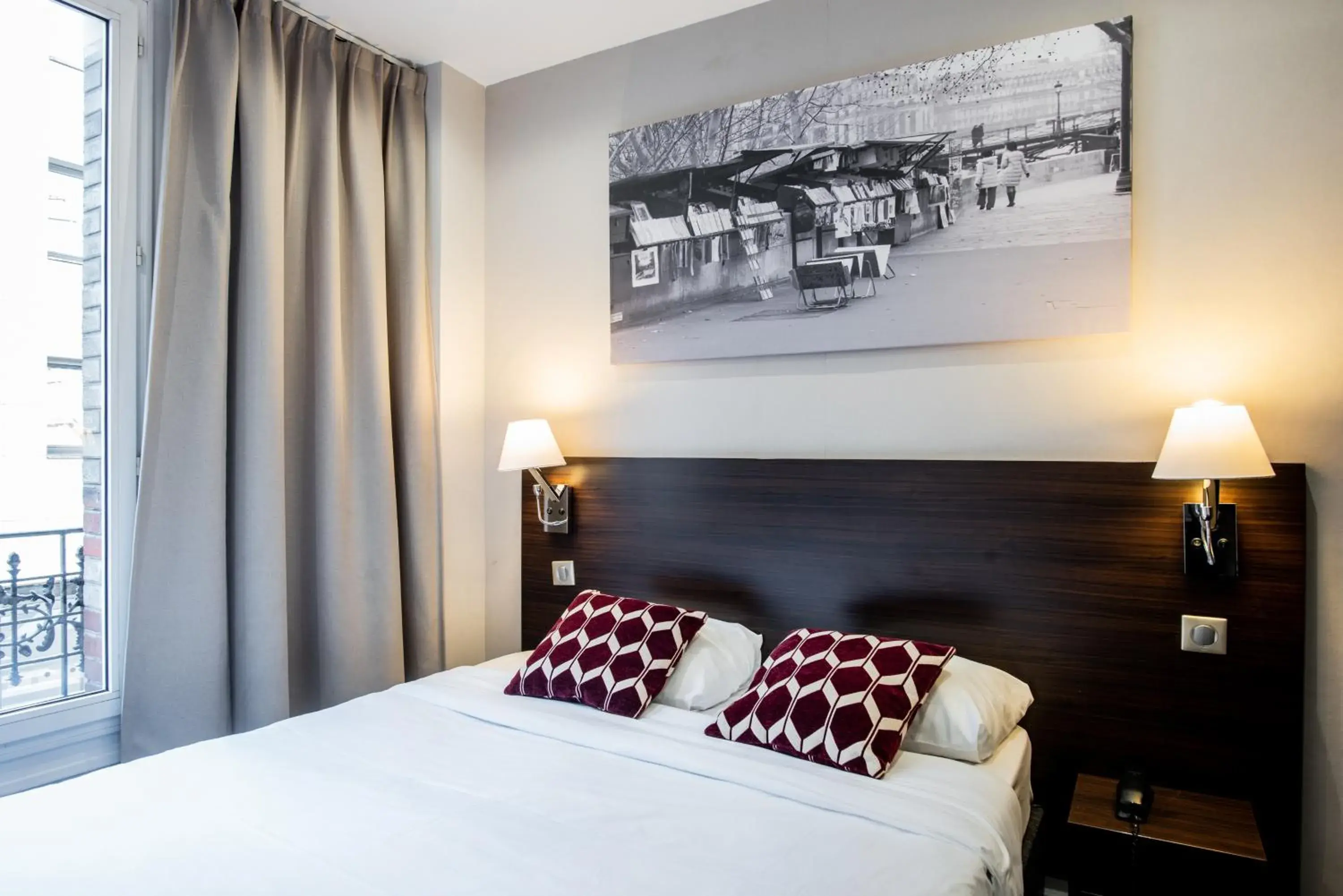 Bed in Hotel De Paris