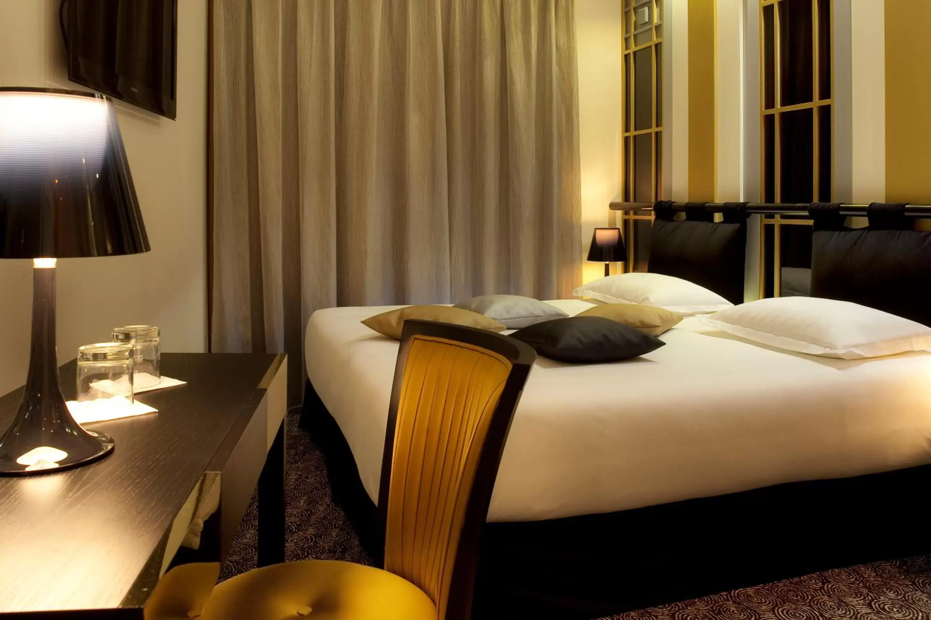 Bed in Secret de Paris - Hotel & Spa