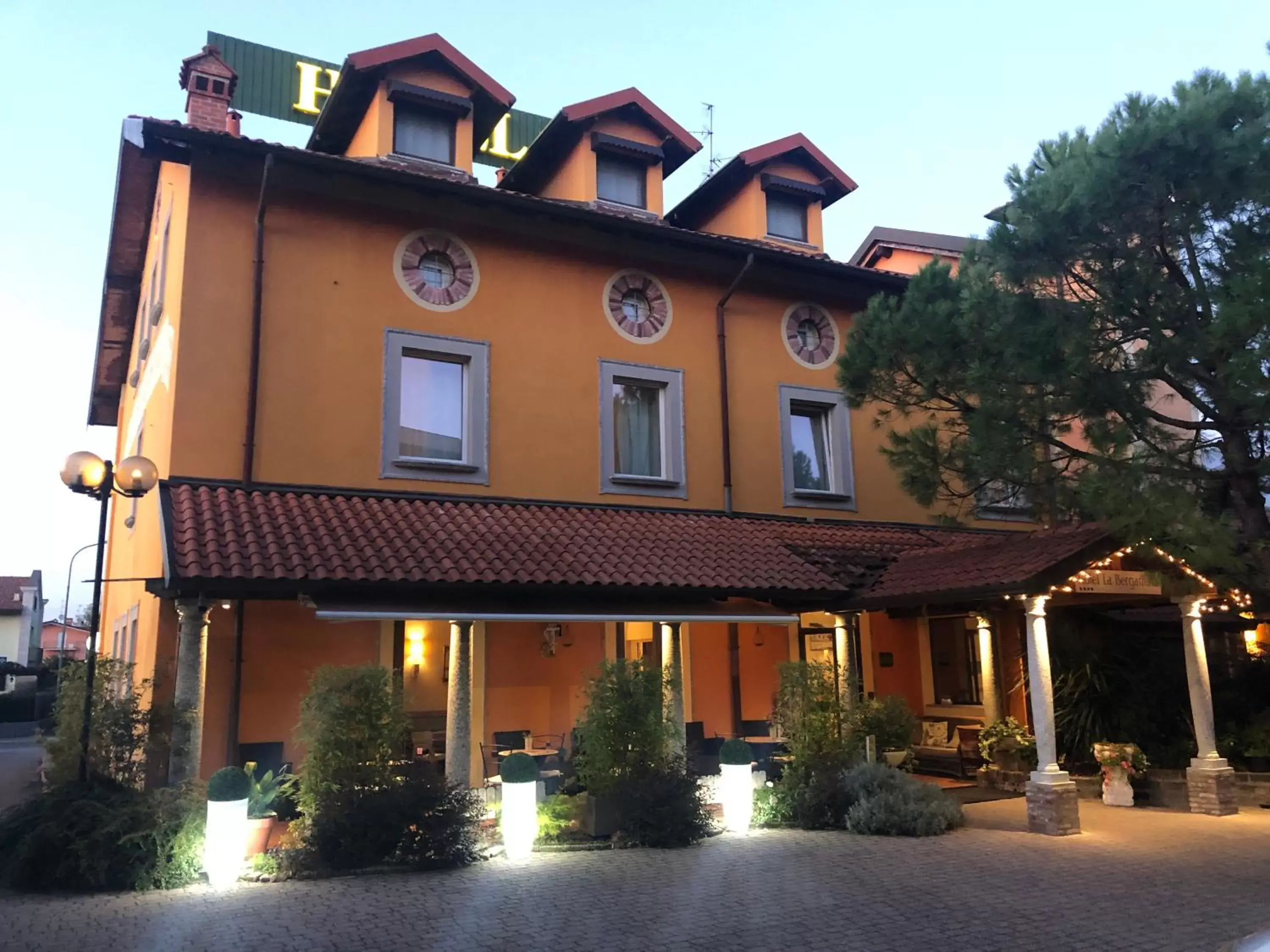 Property Building in La Bergamina Hotel & Restaurant