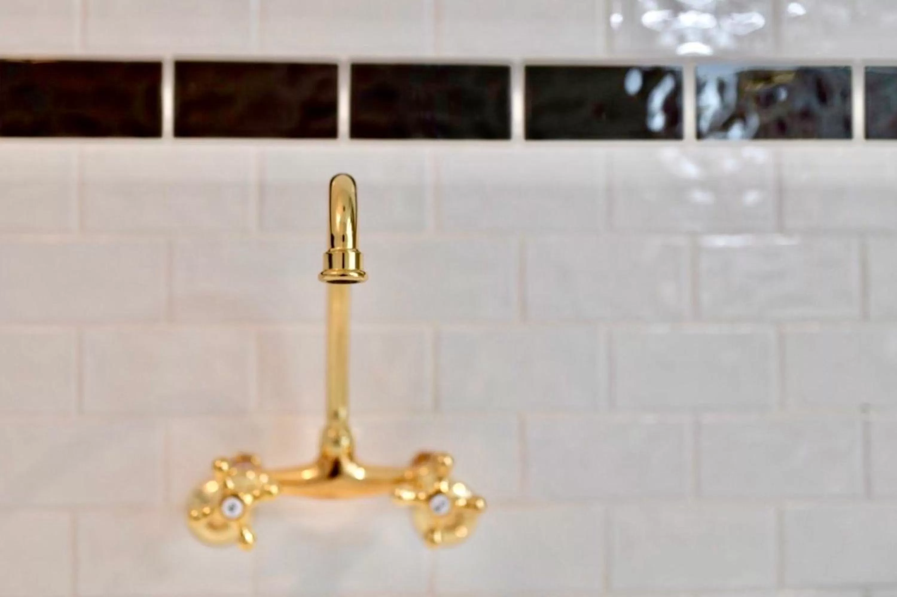 Shower in THE ROOT2 HOTEL