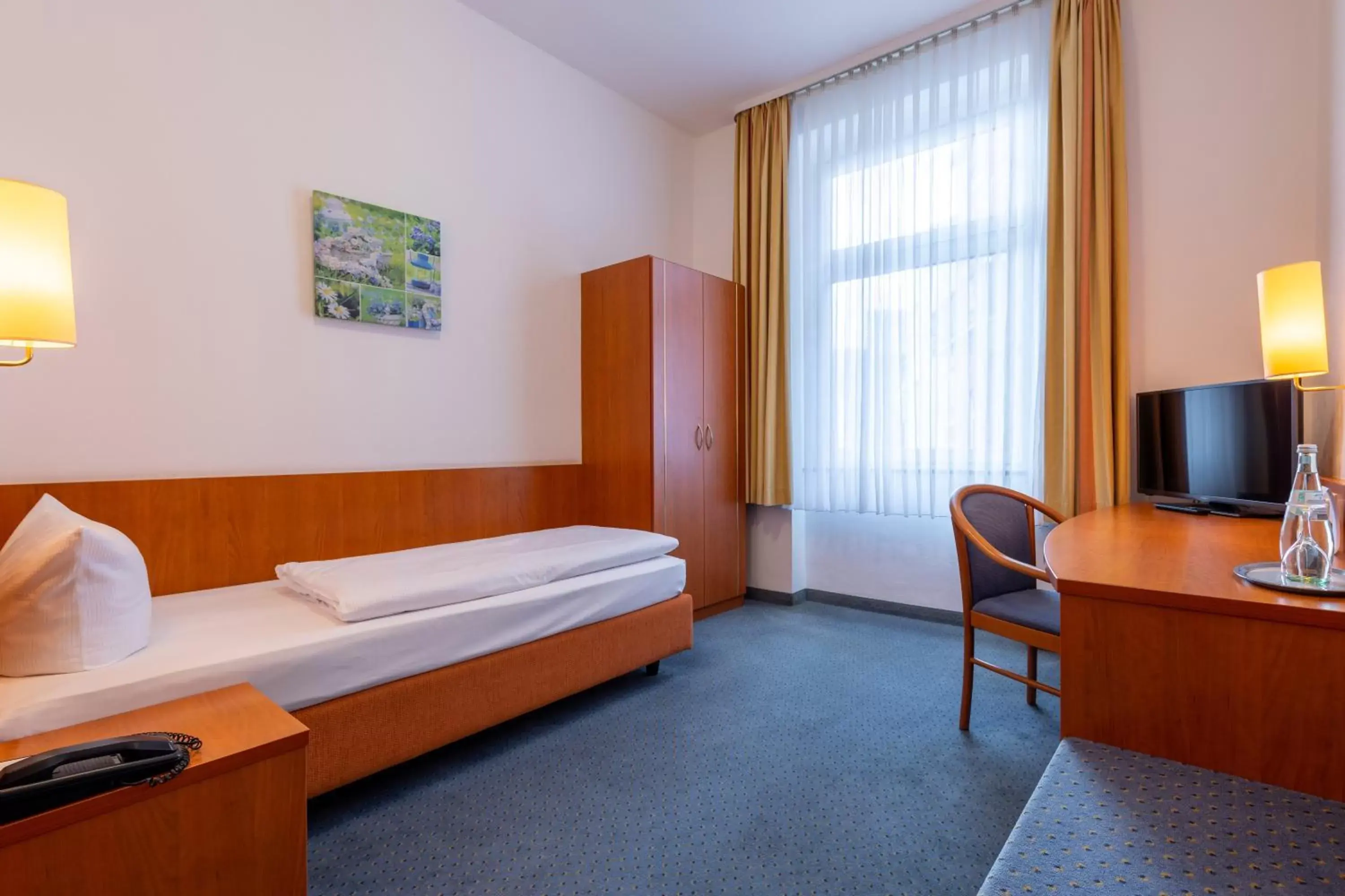Photo of the whole room, Bed in Trip Inn Hotel Schumann