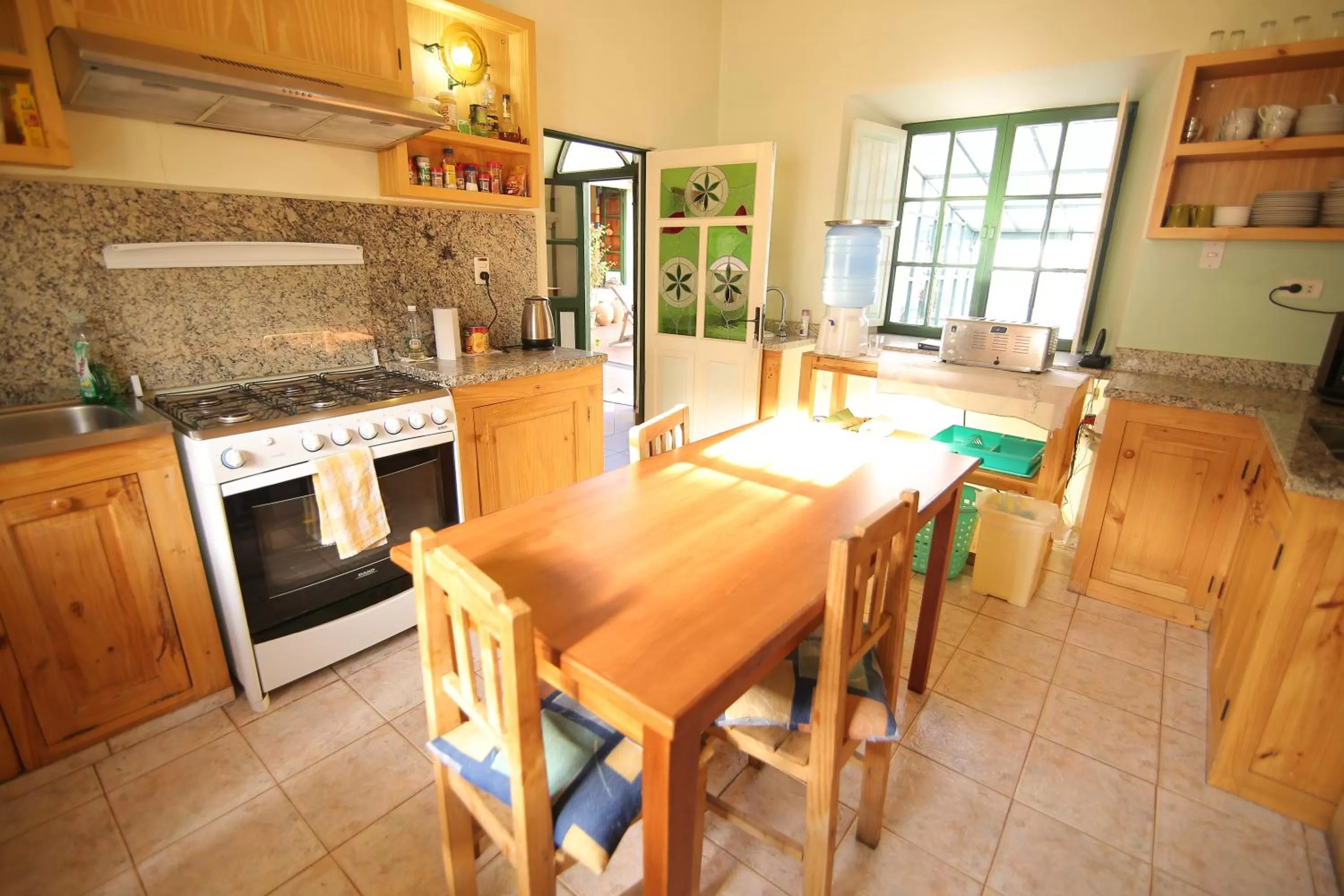 Property building, Kitchen/Kitchenette in Casa Verde B&B