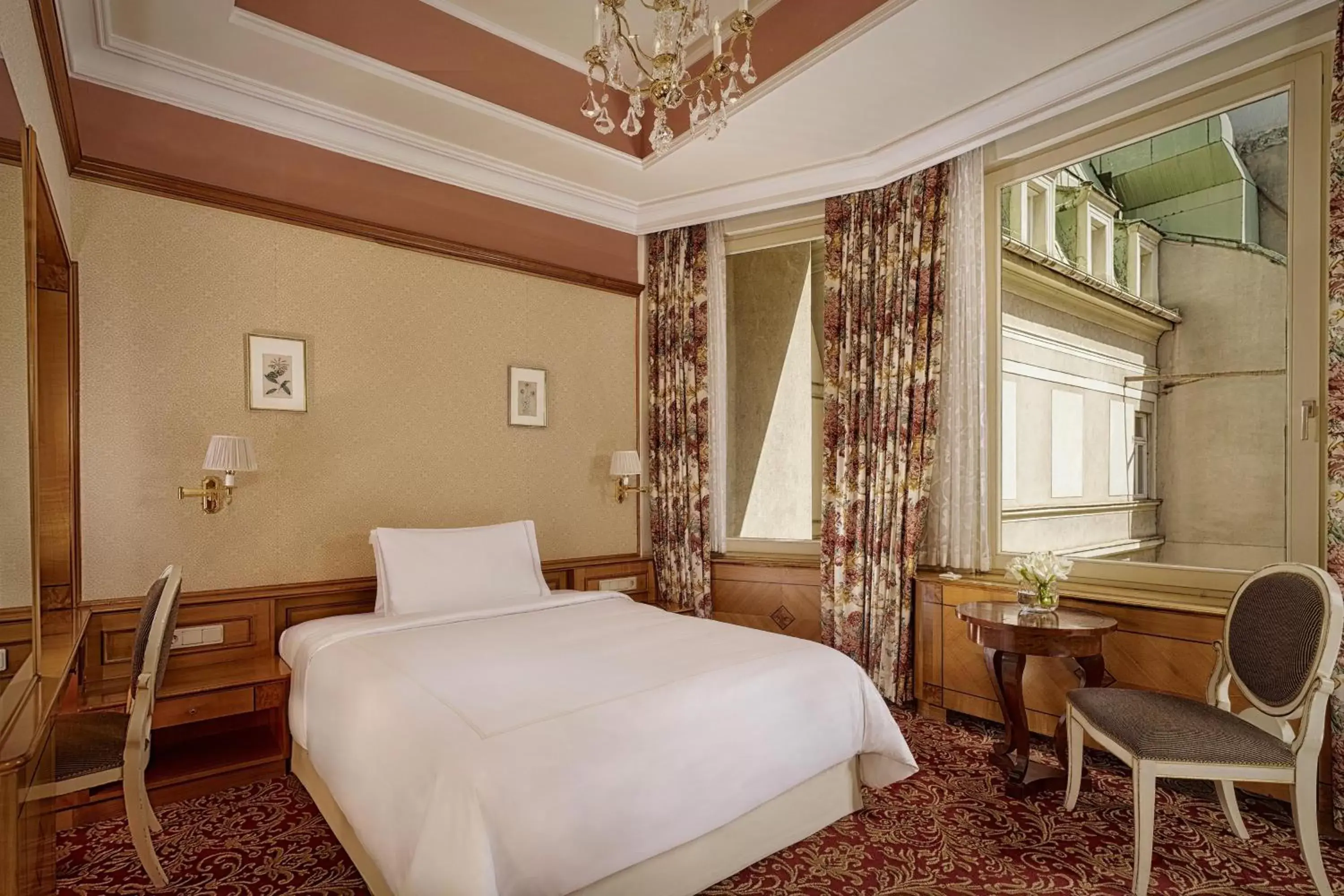 Photo of the whole room, Bed in Hotel Bristol, a Luxury Collection Hotel, Vienna