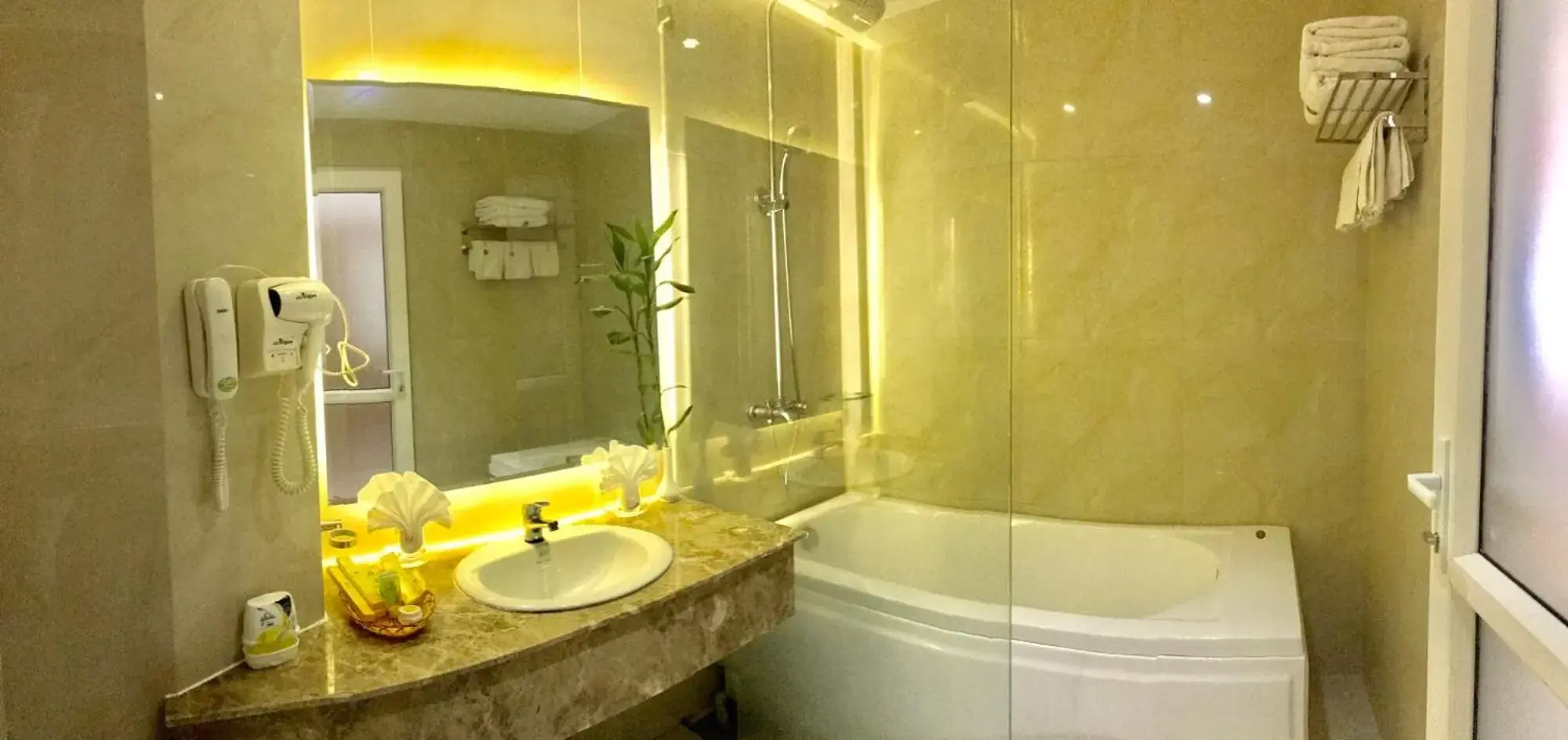 Bathroom in Hoang Yen Hotel