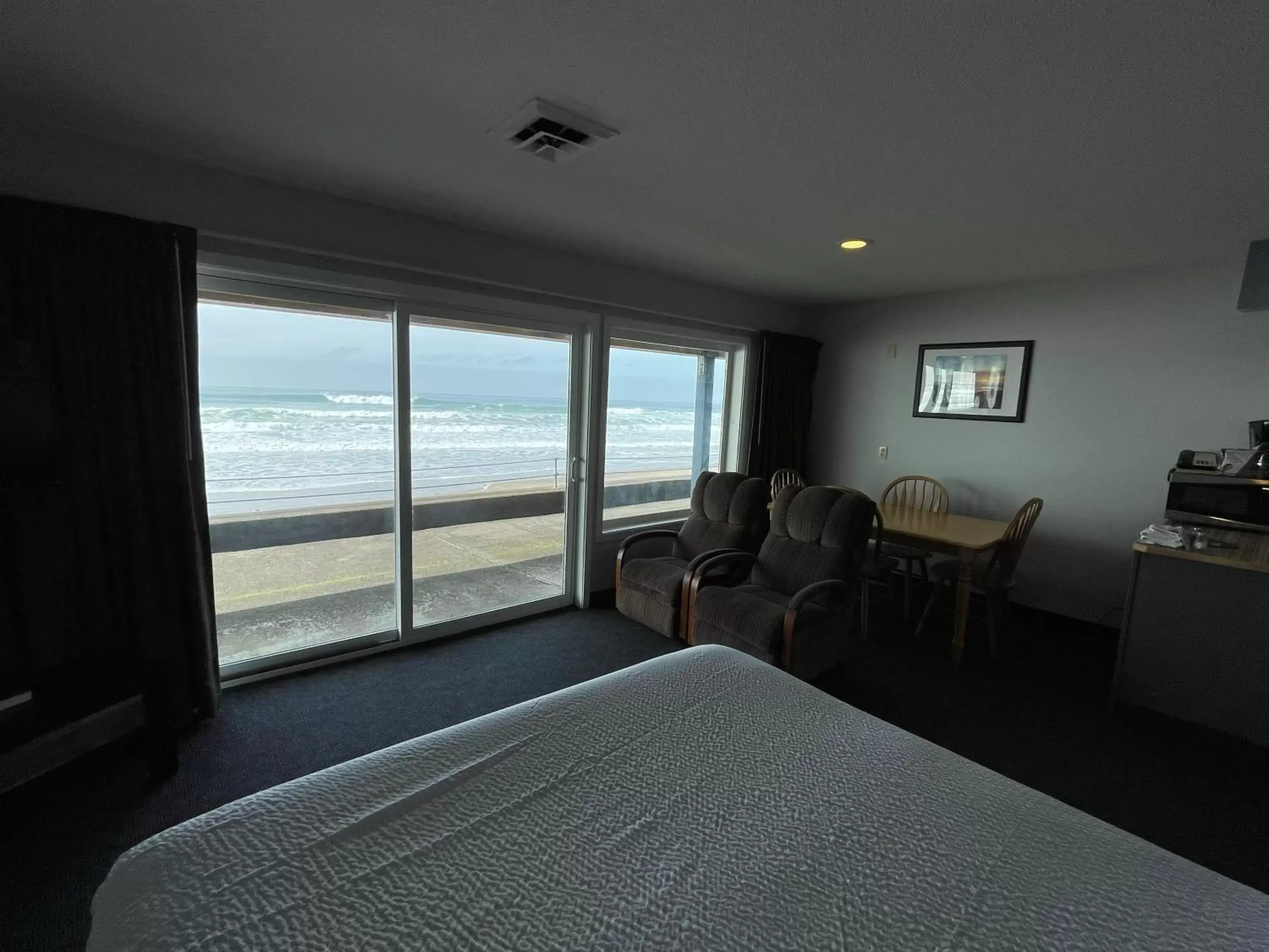 Queen Room with Two Queen Beds - First Floor in Sandcastle Beachfront