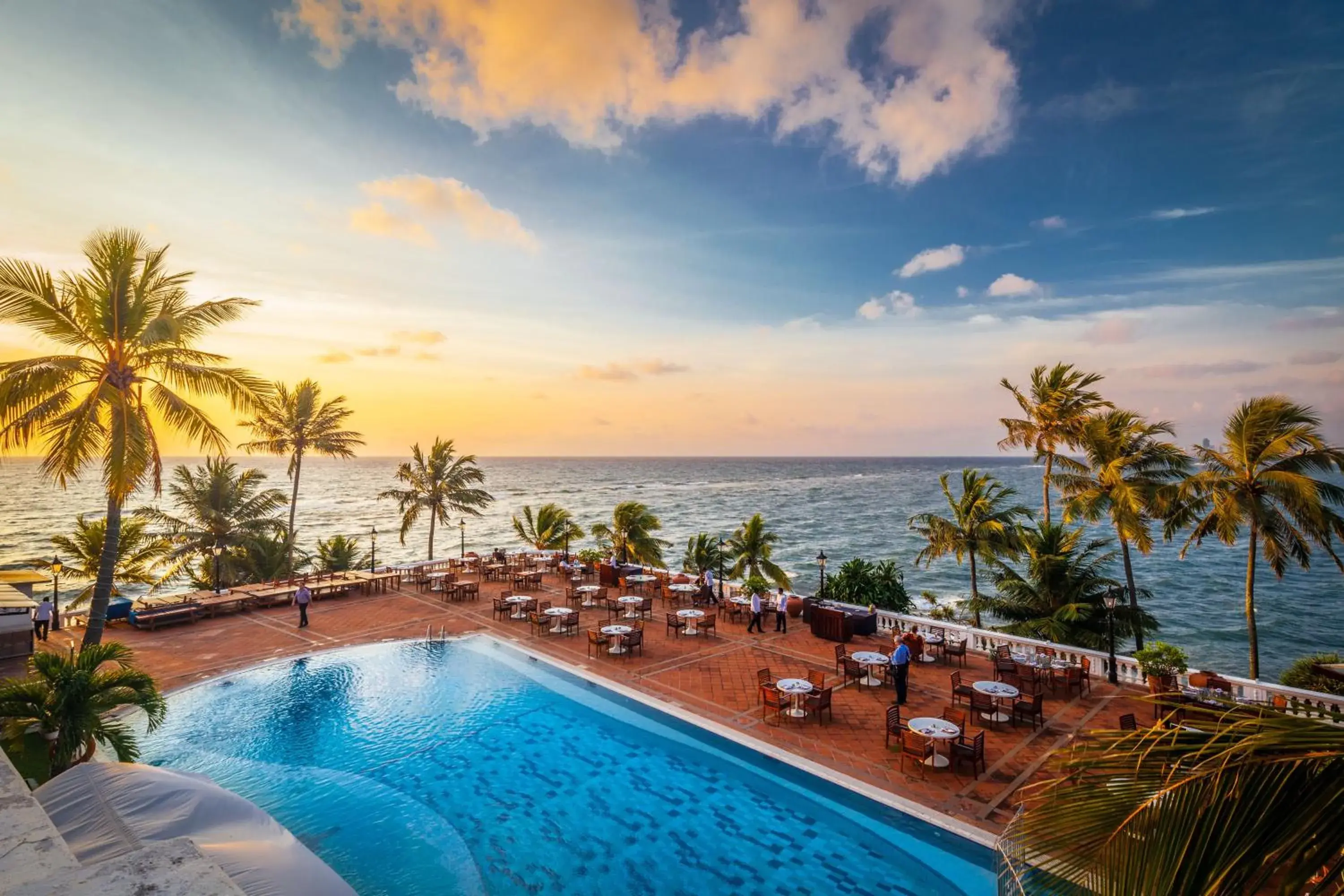 Sea view, Swimming Pool in Mount Lavinia Beach Hotel