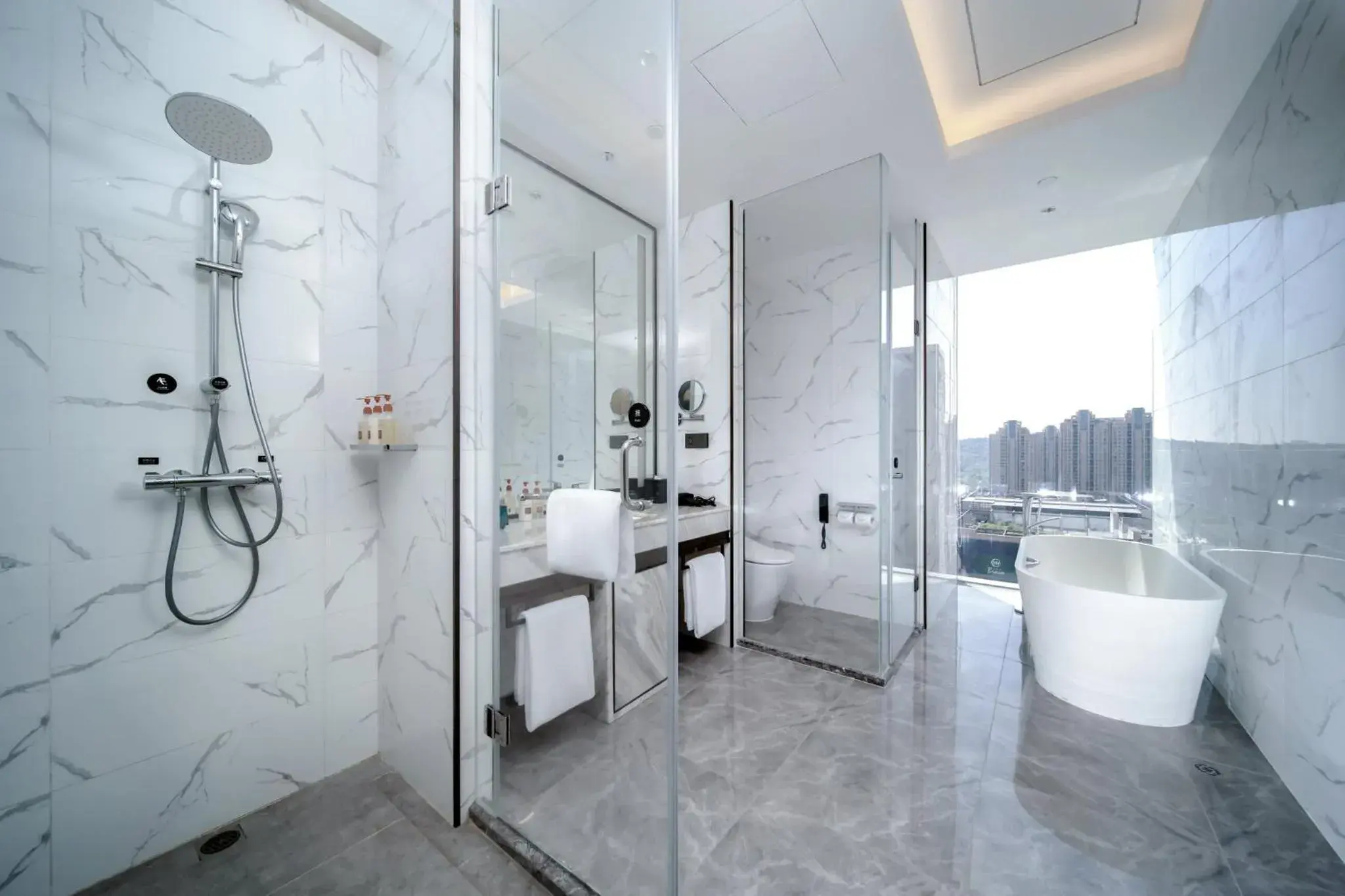 Bedroom, Bathroom in Crowne Plaza Hangzhou Linping, an IHG Hotel