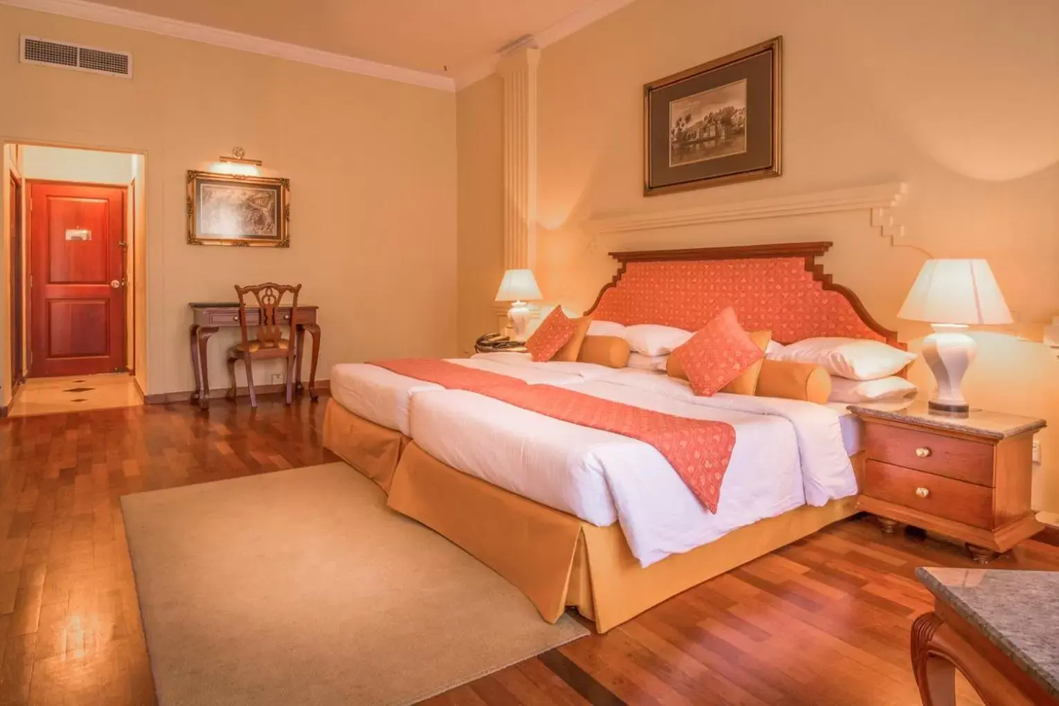 Bedroom, Bed in Mahaweli Reach Hotel