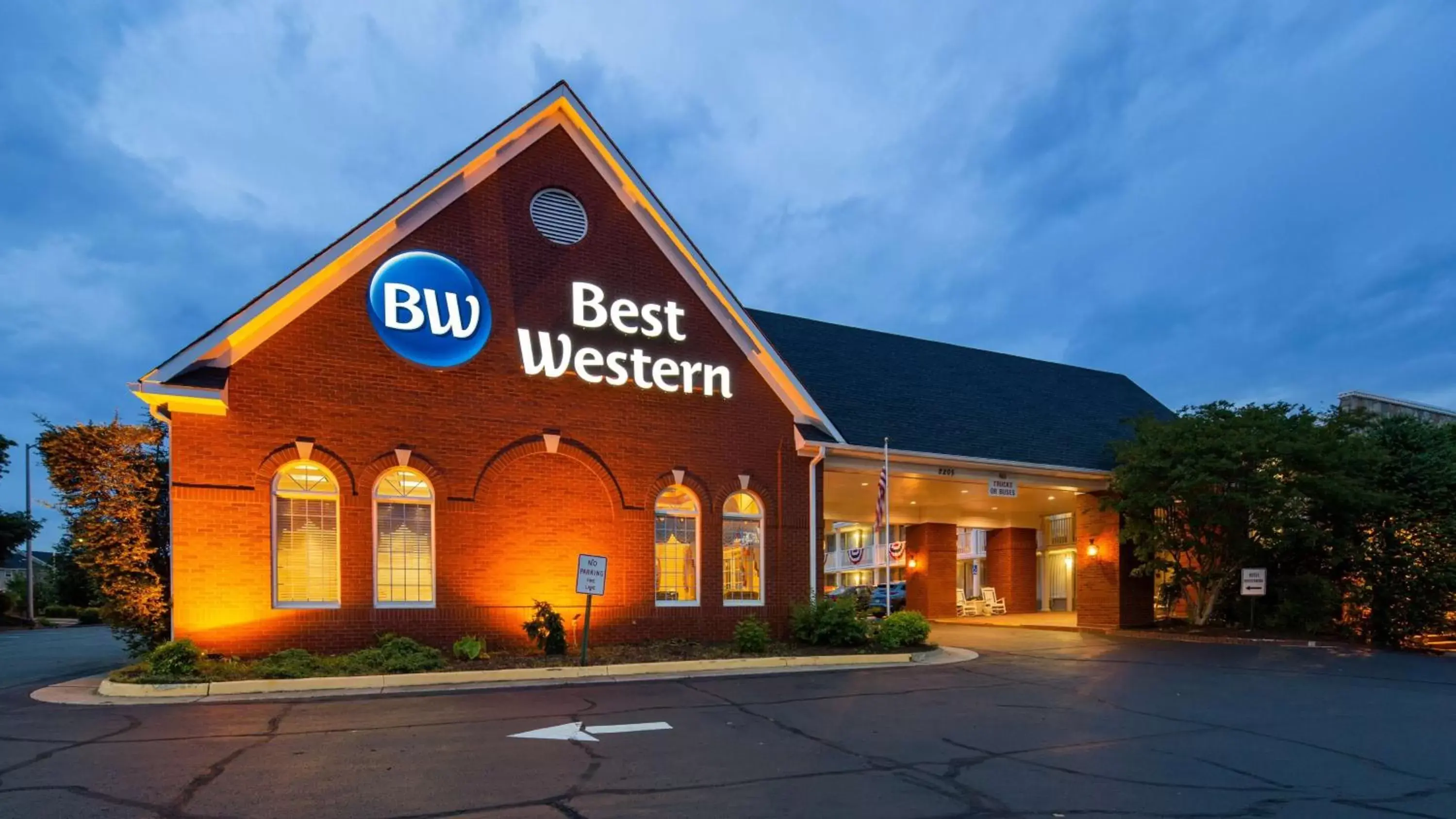 Property building in Best Western Fredericksburg Property building in Best Western Fredericksburg
