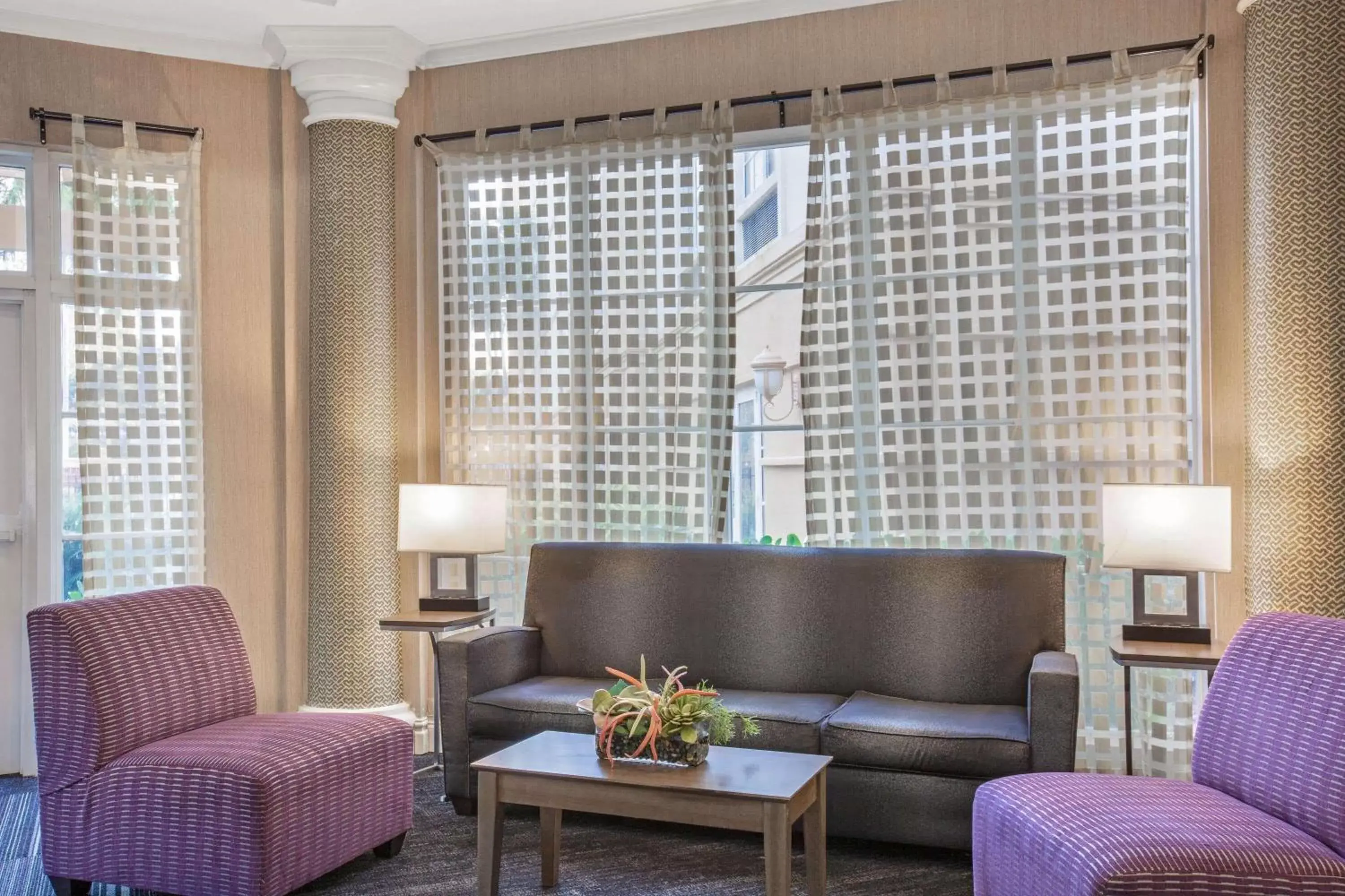 Lobby or reception, Seating Area in La Quinta by Wyndham Miami Airport West