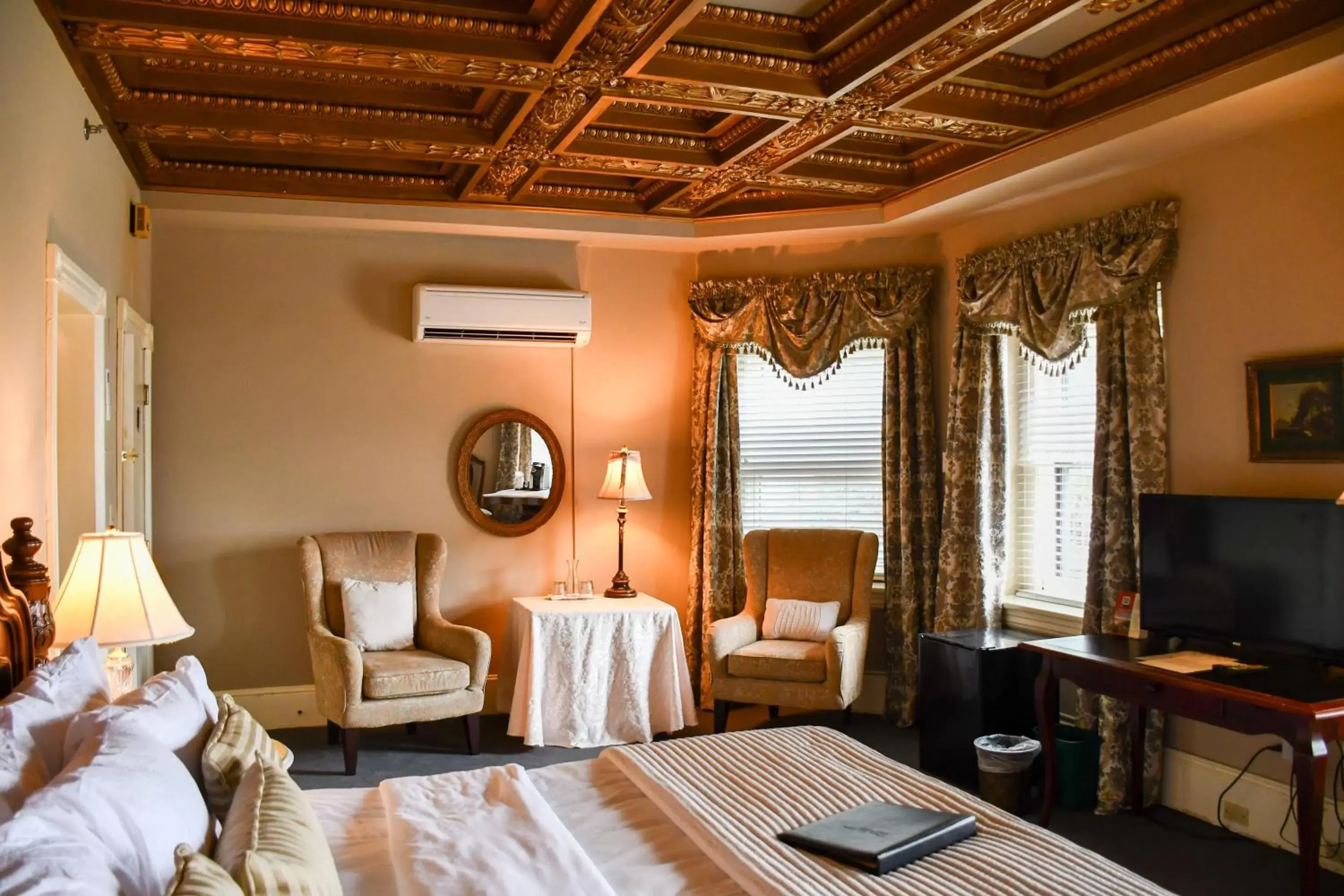 Bed, Seating Area in The Sayre Mansion