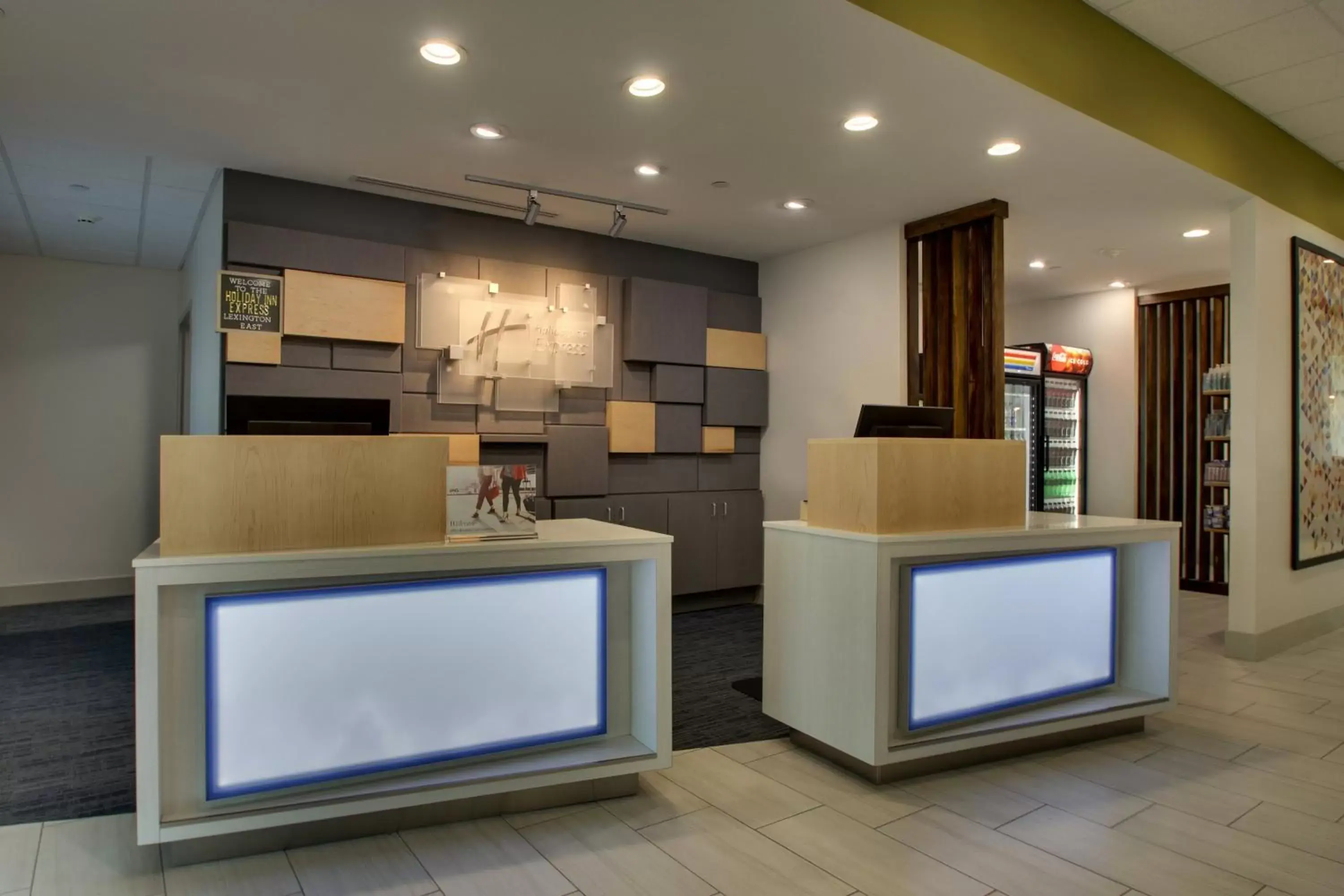 Lobby or reception, Kitchen/Kitchenette in Holiday Inn Express - Lexington East - Winchester, an IHG Hotel