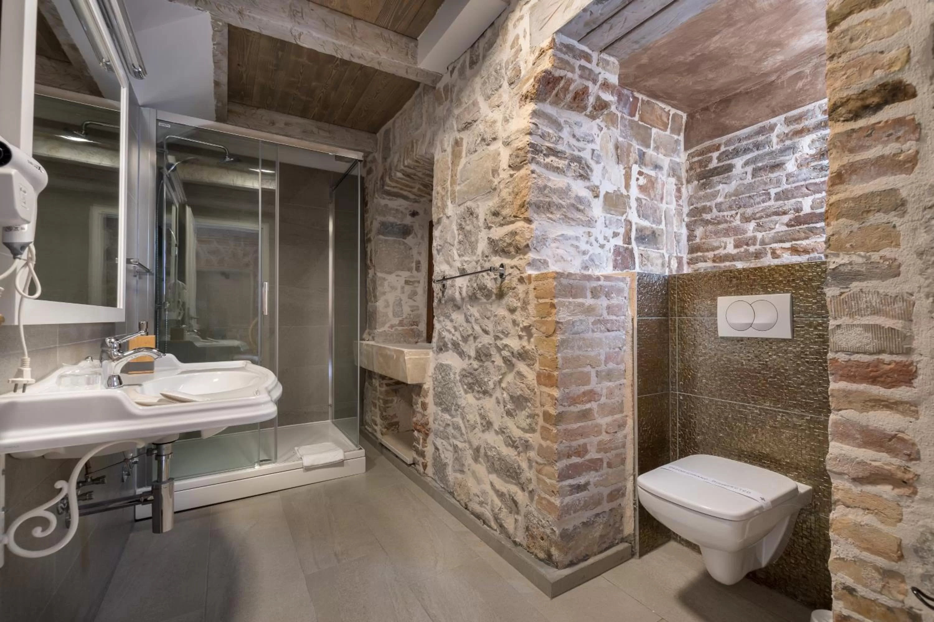 Bed, Bathroom in Heritage Palace Varos - MAG Quaint & Elegant Boutique Hotels