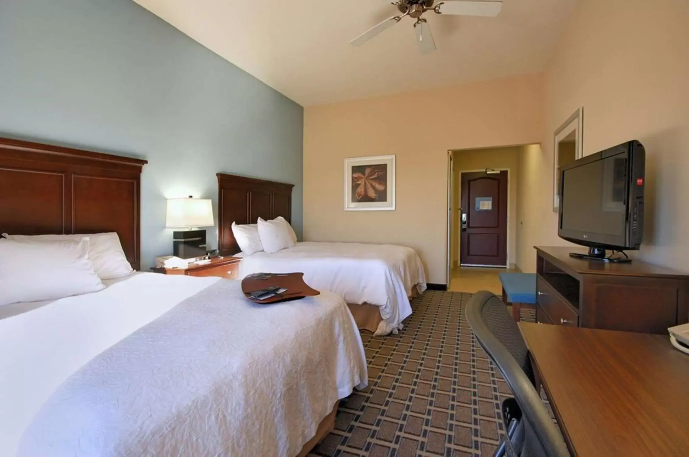 Bed in Hampton Inn By Hilton And Suites New Iberia