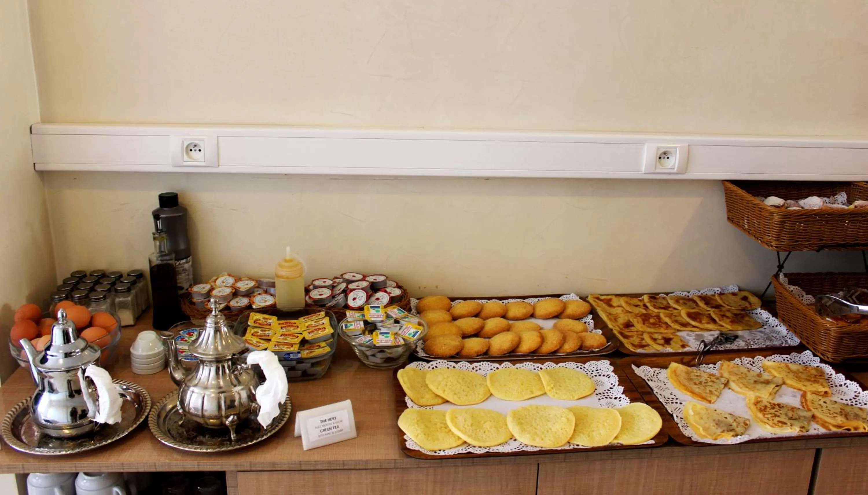 Breakfast in Résidence Hotelière Fleurie