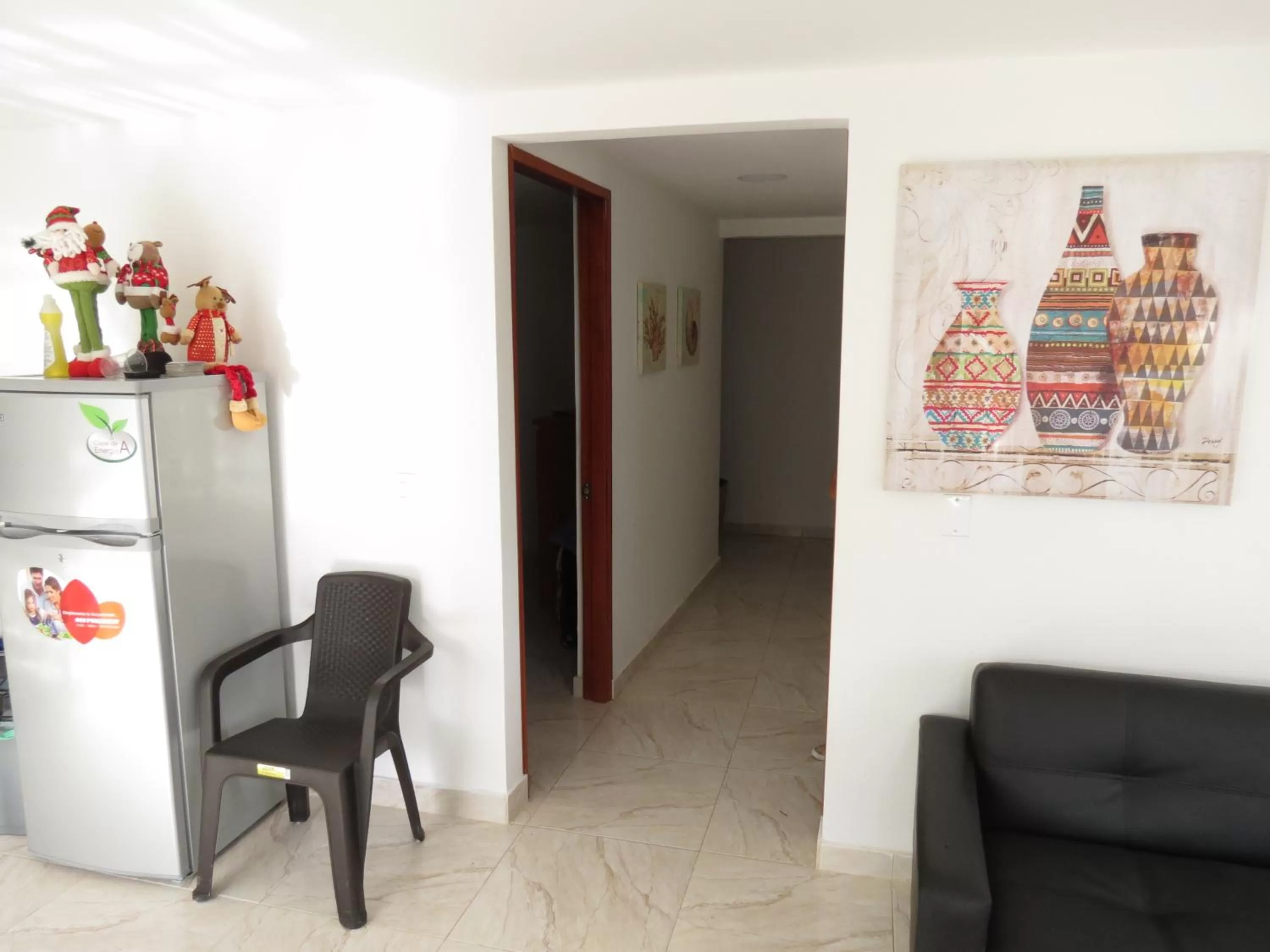 Communal kitchen, Seating Area in ZOJO MARiNA BAY