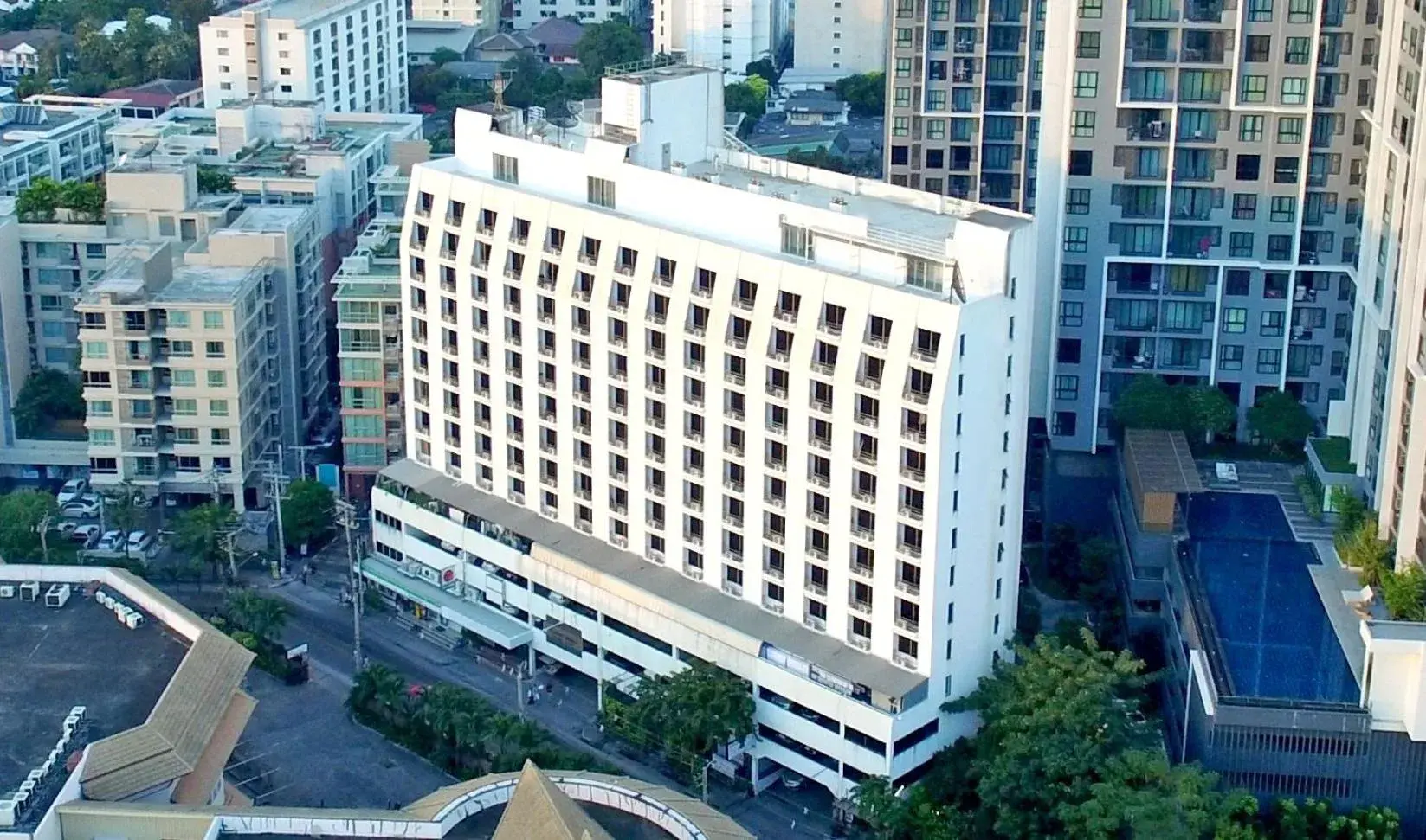 Property building, Bird's-eye View in Watana Hotel