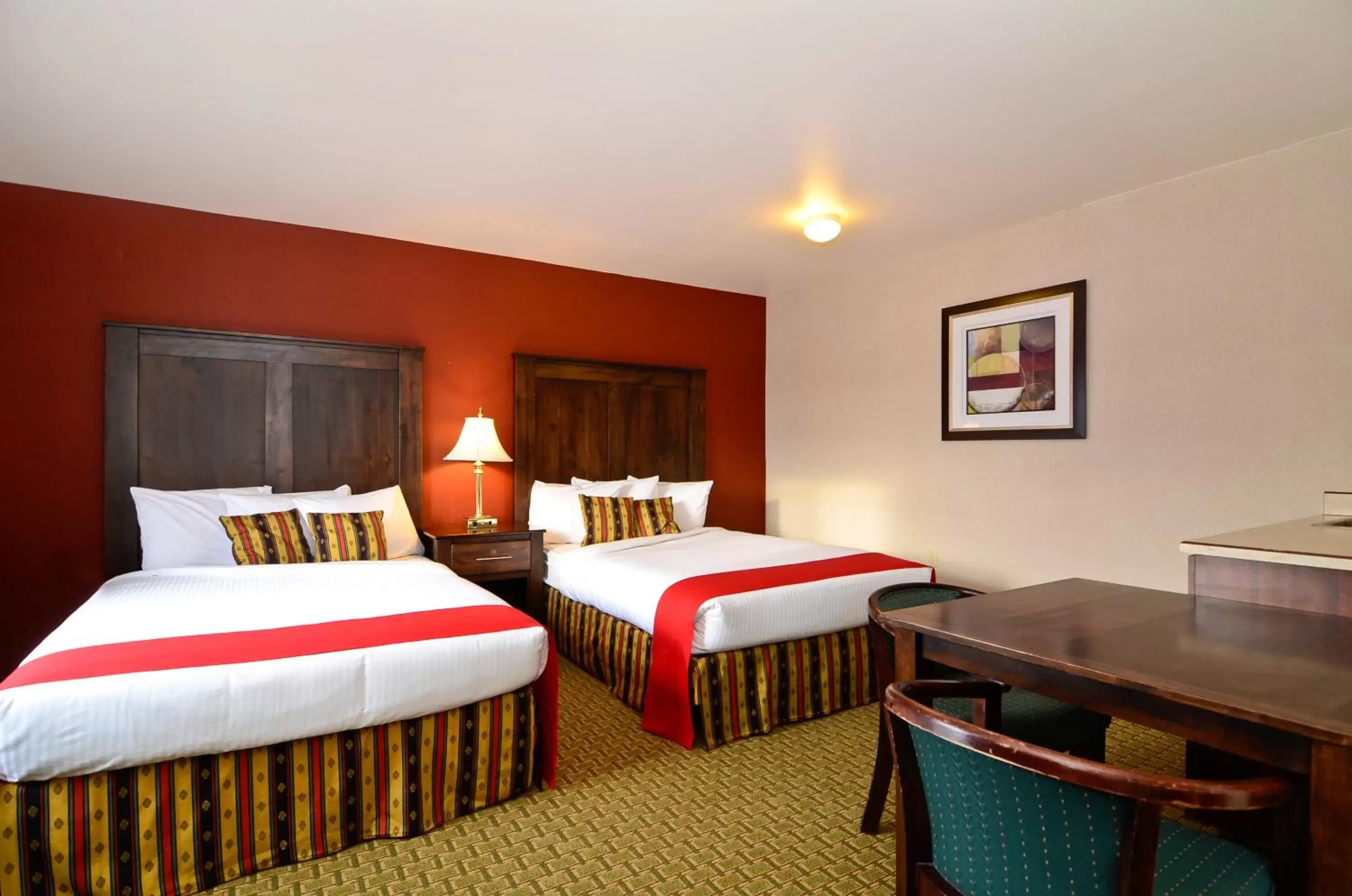 Photo of the whole room, Bed in Inn America - Lewiston