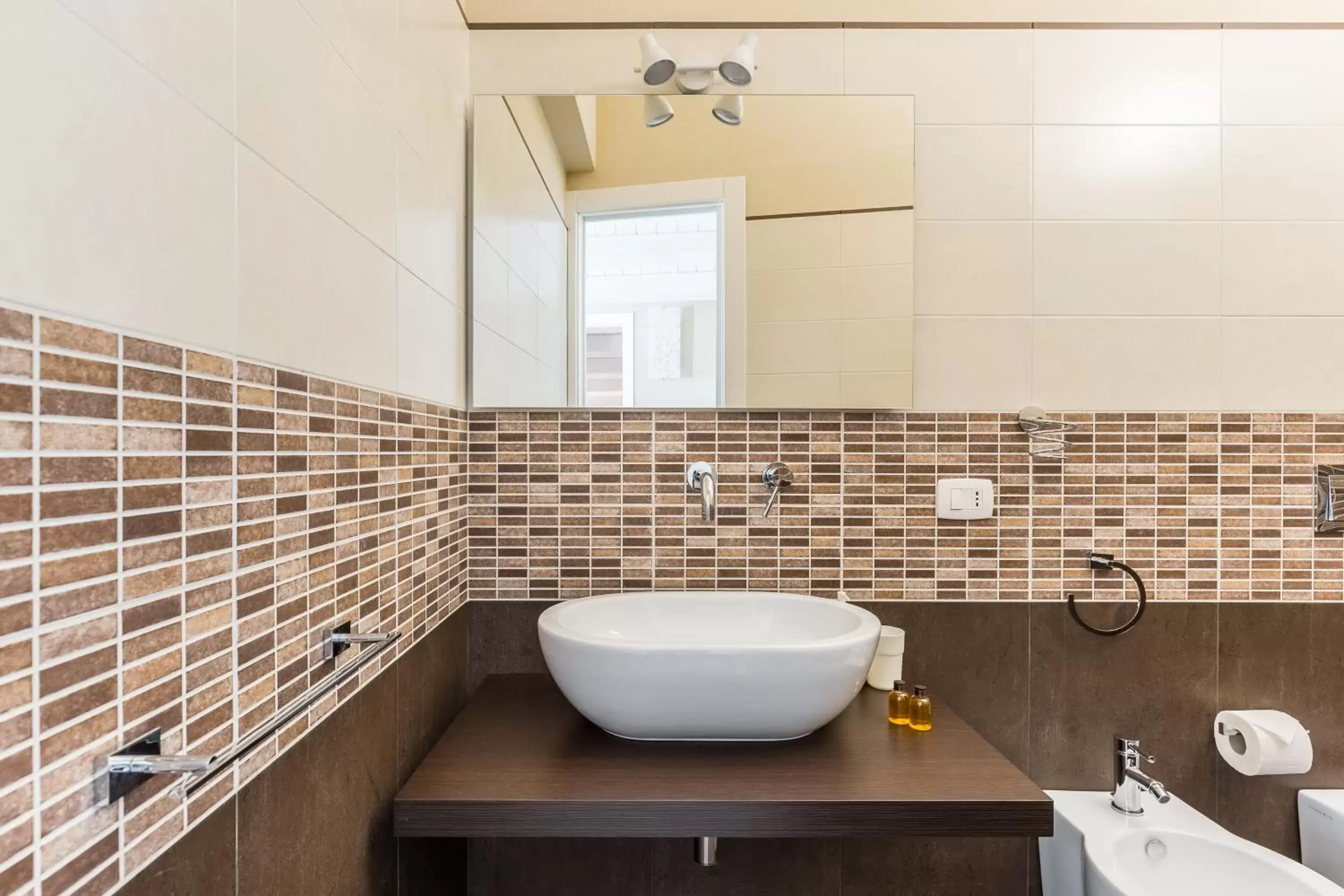 Bathroom in Modica for Family - Rooms and Apartments