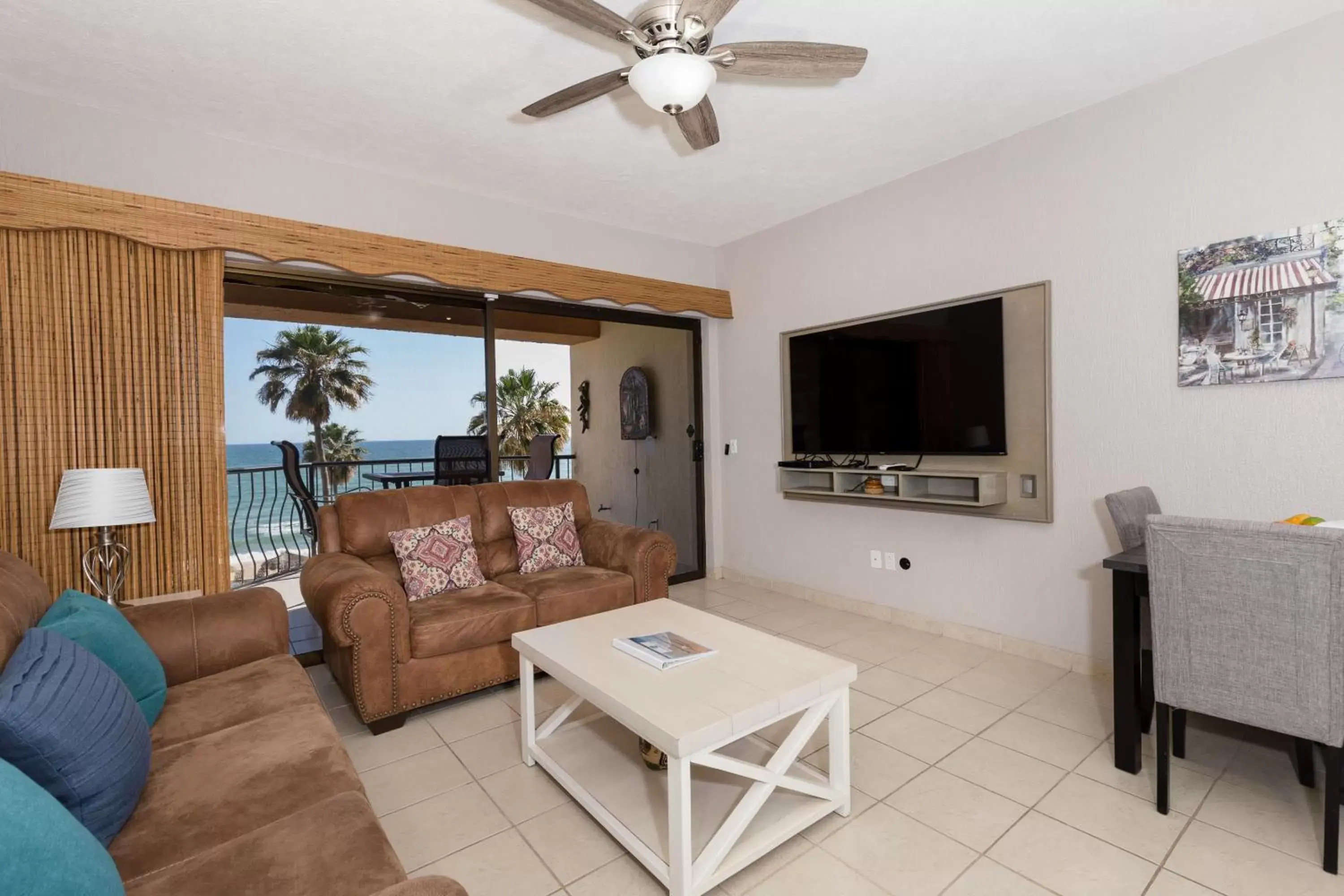 TV and multimedia, Seating Area in Sonoran Sea 310-W - Modern 1 bedroom