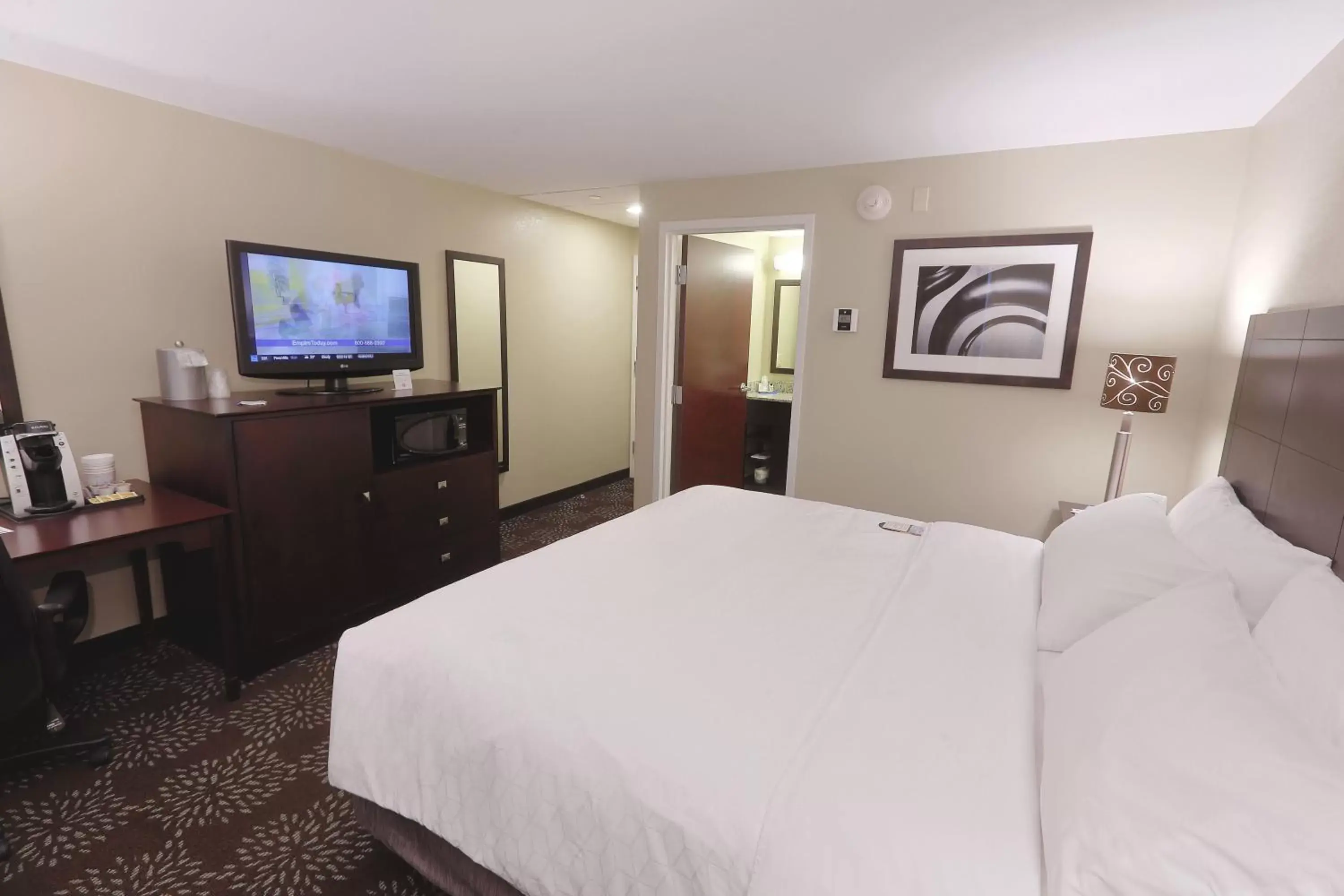 Photo of the whole room, Bed in Holiday Inn Express Pittsburgh West - Greentree, an IHG Hotel