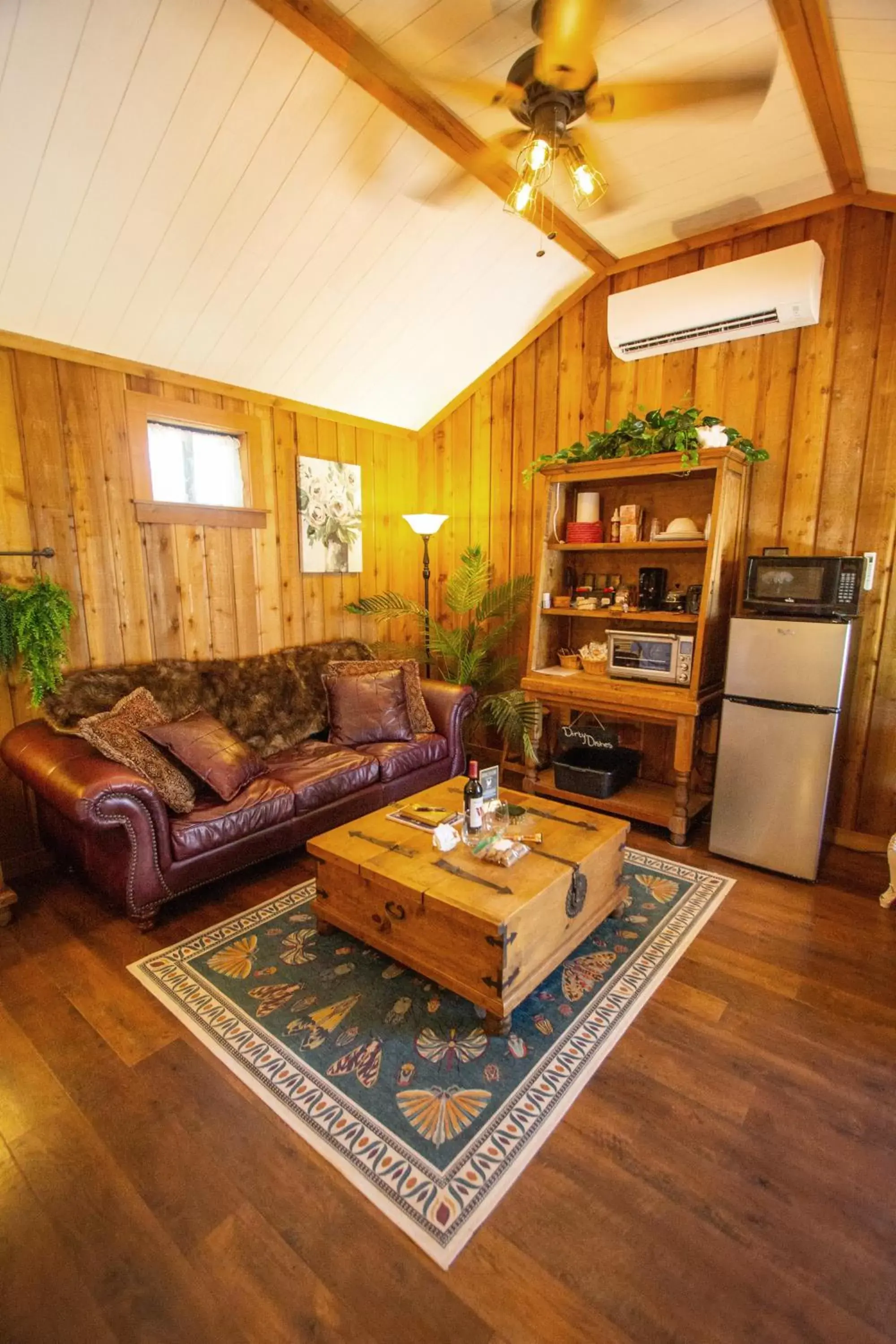 Kitchen or kitchenette, Seating Area in A Barn At The Quarry