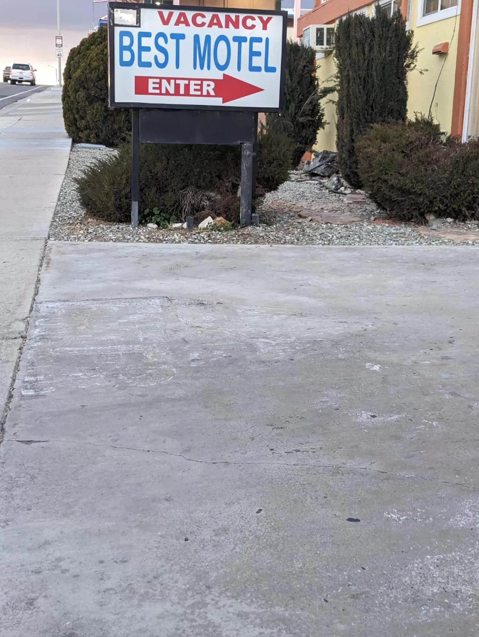 Day in BEST MOTEL on Historic Route 66, Barstow