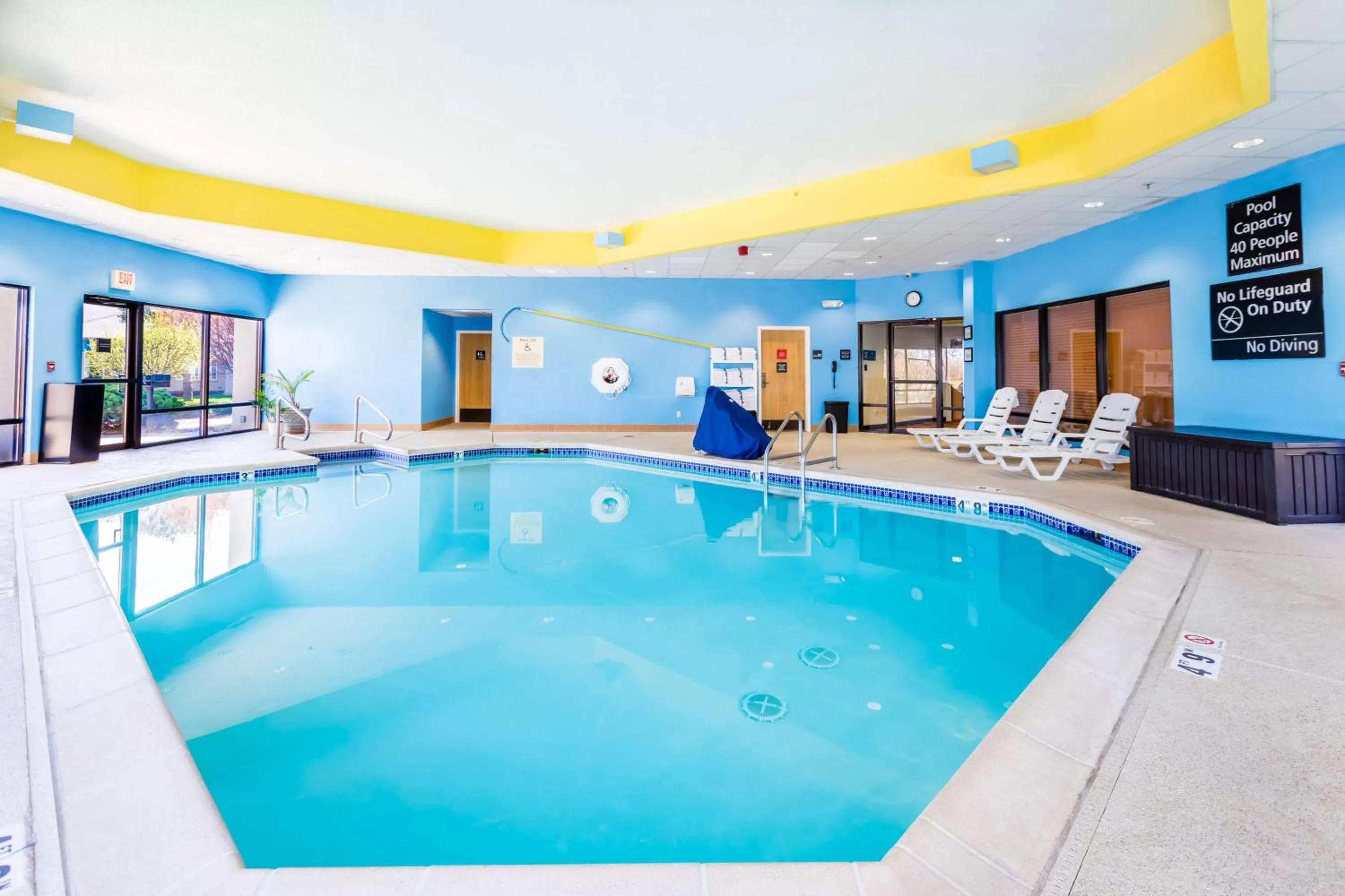 Pool view in Hampton Inn St Charles St Peters