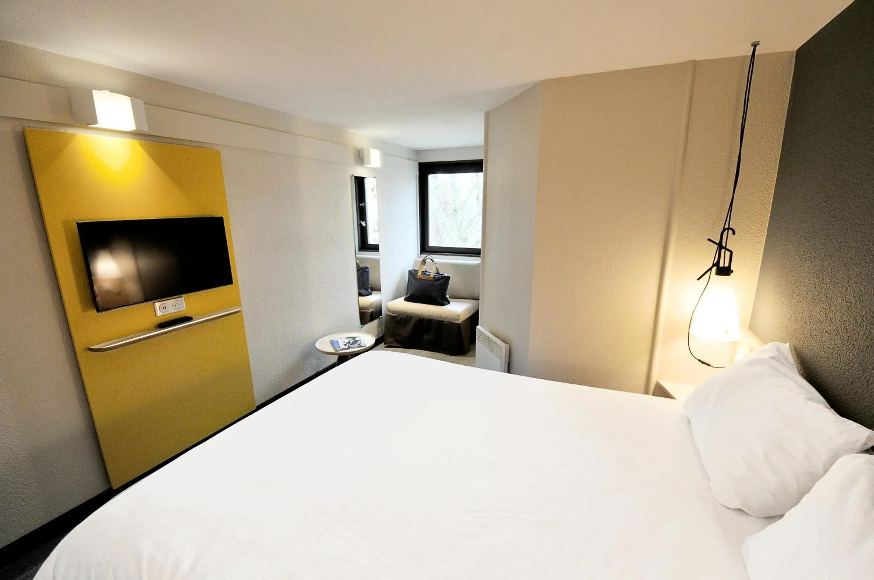 Photo of the whole room, Bed in ibis Maisons Laffitte